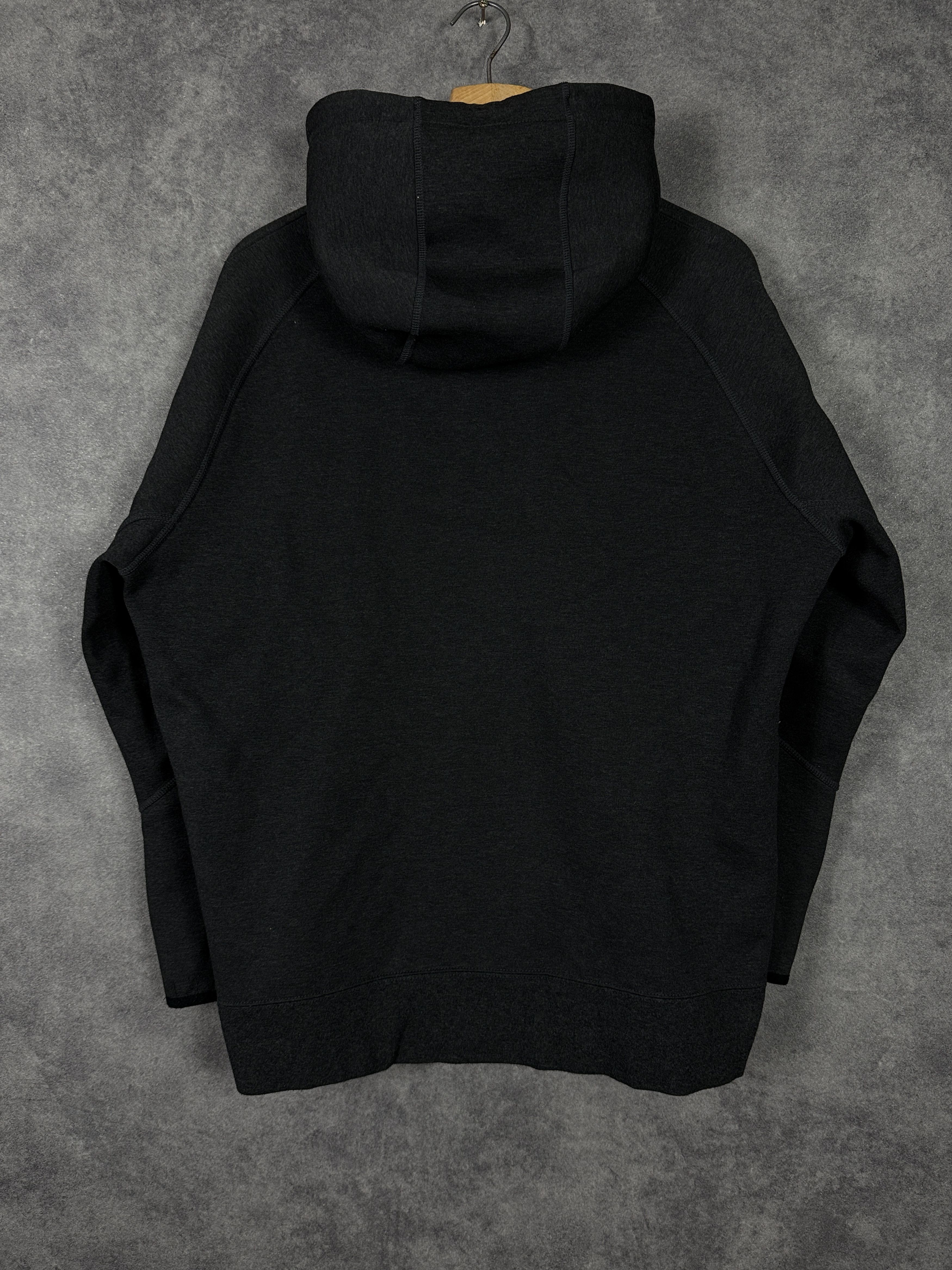 Nike Nike Tech Fleece zip-up hoodie black mini logo print Size US XL / EU 56 / 4 - 4 Thumbnail