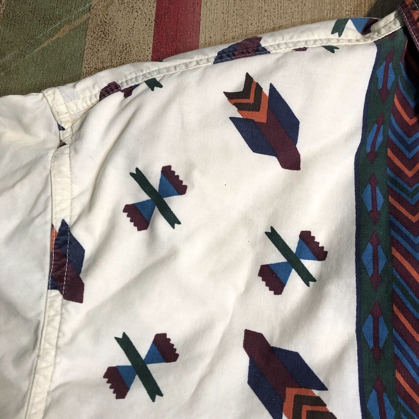 Vintage VINTAGE Adobe Rose Western Shirt Women’s S White Aztec Pattern Yellowing Size S / US 4 / IT 40 - 7 Thumbnail
