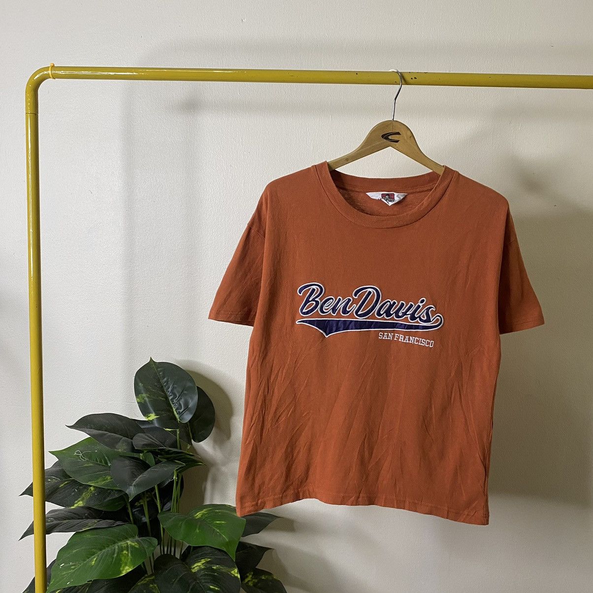 Ben Davis Ben Davis Embroidery Spell Out Streetwear Cropped Tee Size US S / EU 44-46 / 1 - 1 Thumbnail