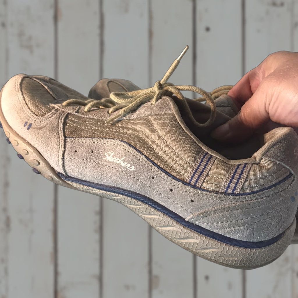 SKECHERS VINTAGE Skechers Relaxed Fit Women's Sneakers Low Top Athletic Size 8.5 Beige Blue Memory Foam Casual Size US 8.5 / IT 38.5 - 1 Thumbnail