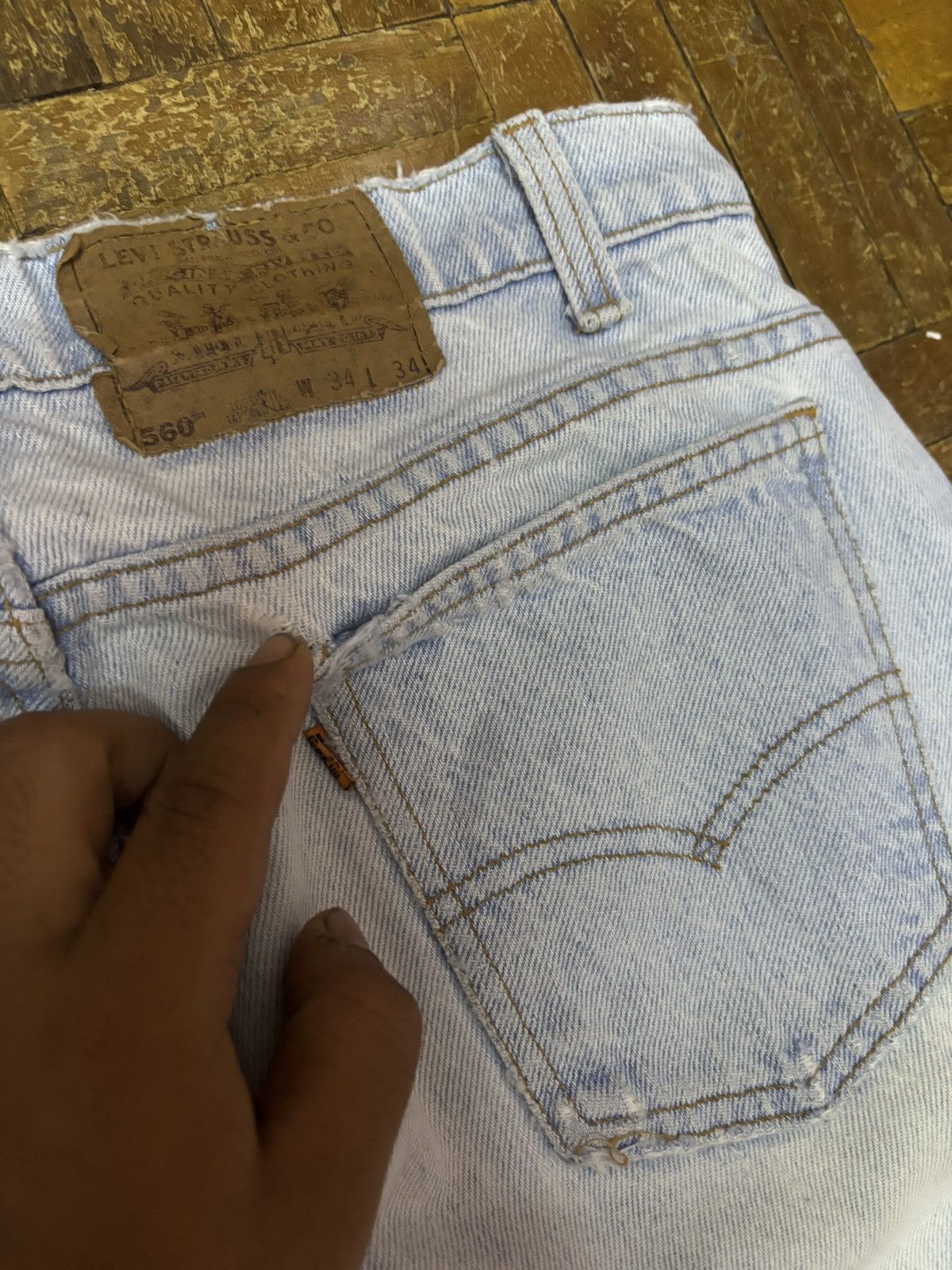 Jean × Levi's × Vintage Vintage Levis 560 Loose Fit Men Jeans (Size 34) Size US 34 / EU 50 - 5 Thumbnail