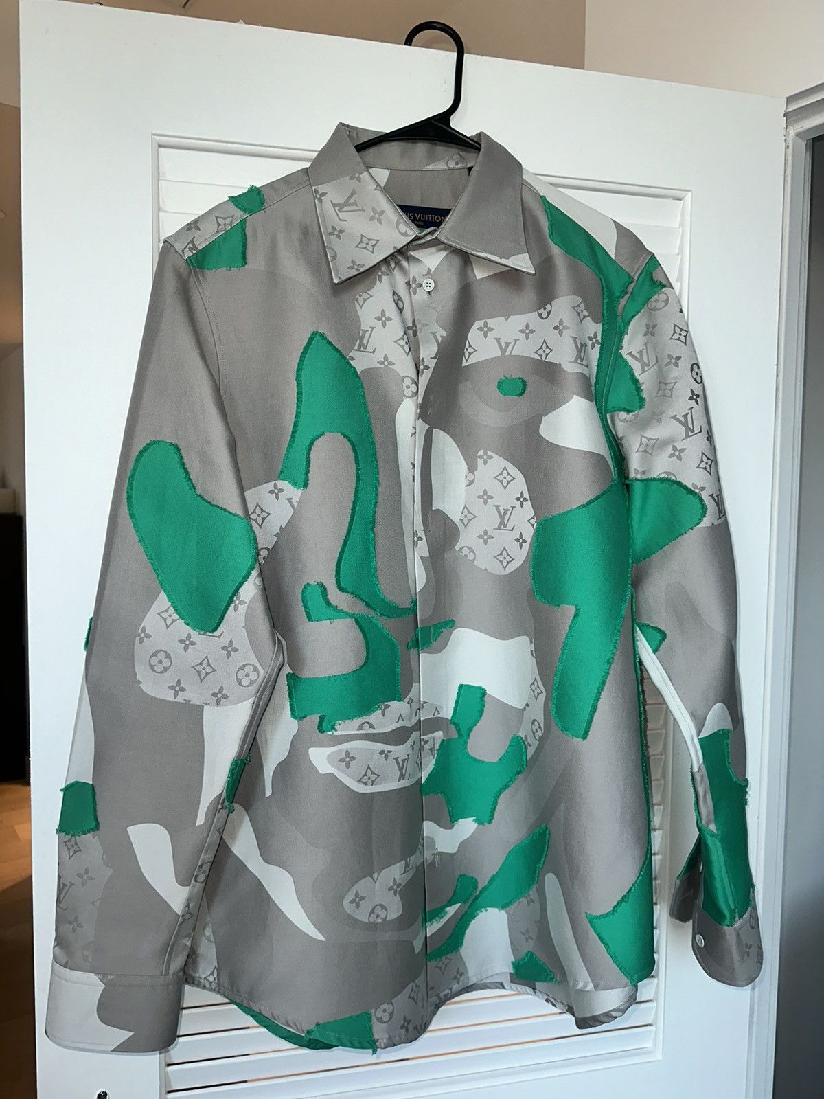 Louis Vuitton Louis Vuitton Long Sleeve Monogram Graphic Print Shirt Size US L / EU 52-54 / 3 - 1 Thumbnail