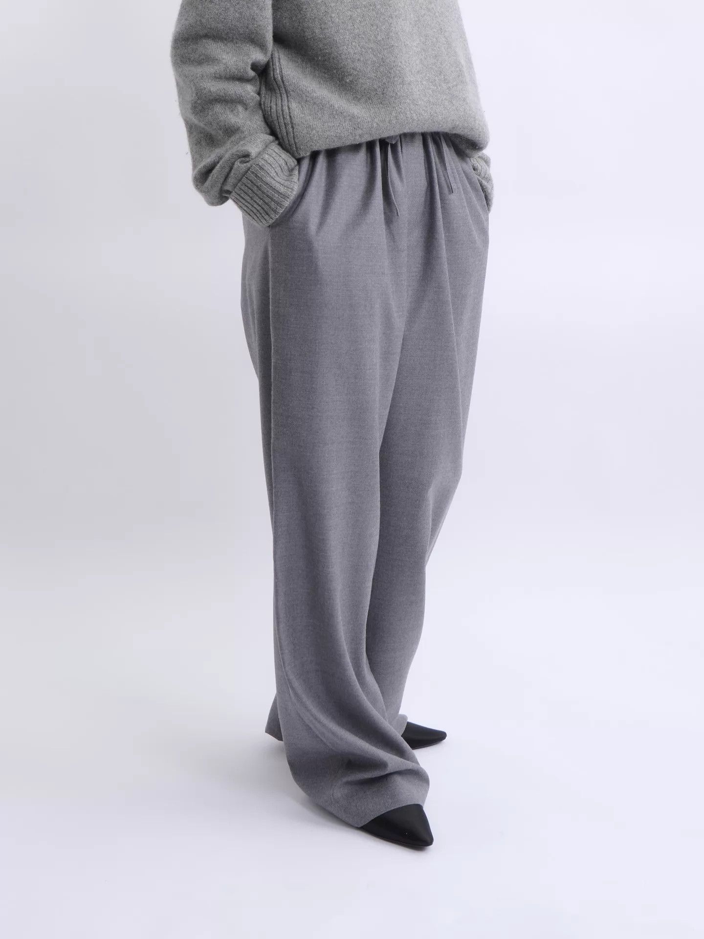 The Row THE ROW Gray Drawstring Wool Straight-Leg Pants M Size 27" / US 4 / IT 40 - 6 Thumbnail