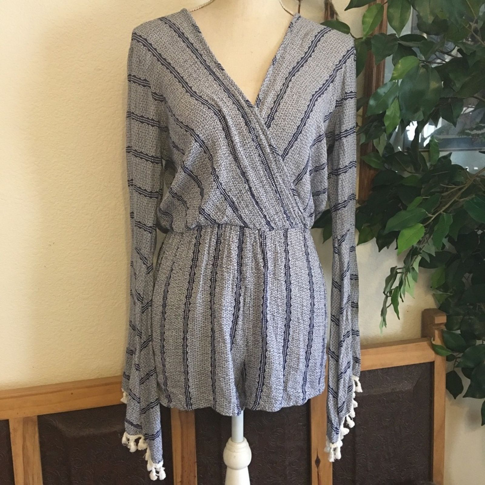 Designer Romeo & Juliet long sleeve tassel romper Size 34" / US 12 / IT 48 - 2 Thumbnail