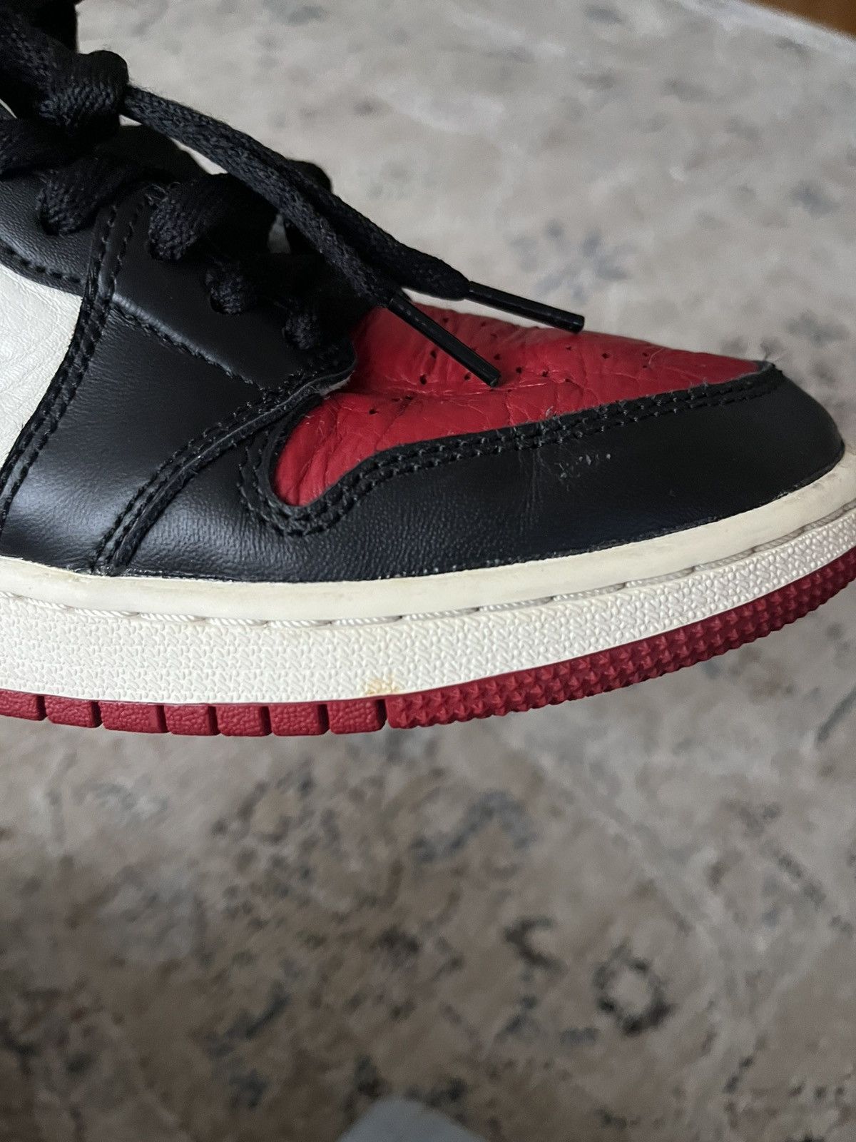 Nike Air Jordan 1 Bred Toe Size 6 Size US 6 / EU 39 - 9 Thumbnail