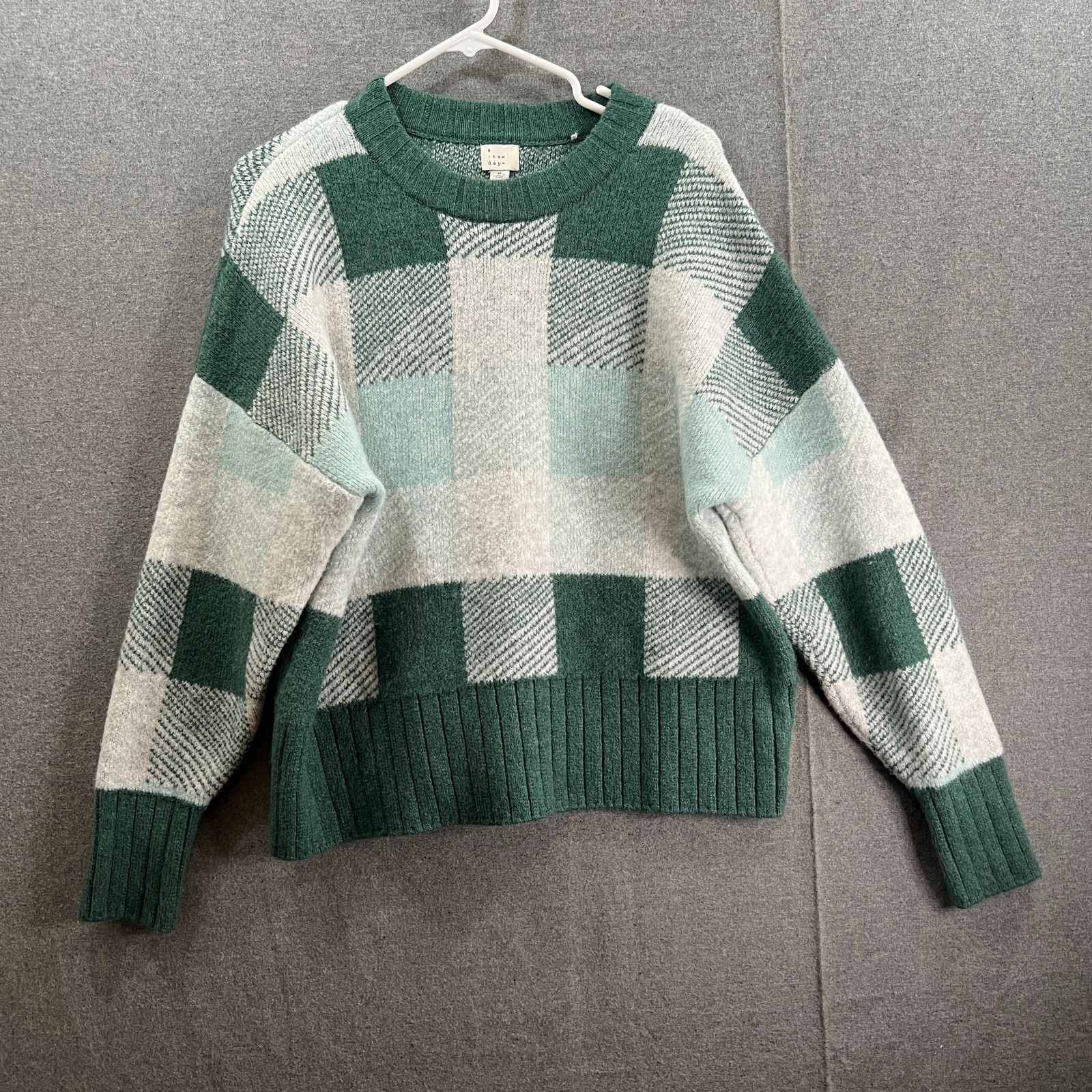Other a new day Sweater Womens Size M Green Plaid Round Neck Size M / US 6-8 / IT 42-44 - 1 Thumbnail