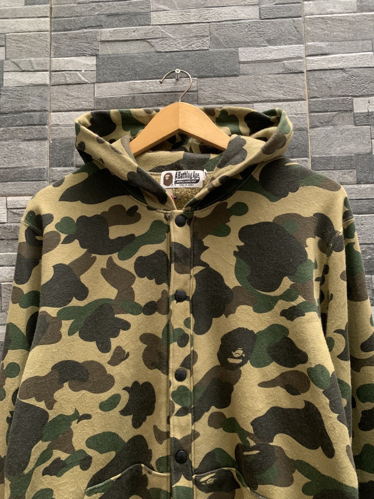 Bape Vintage BAPE 1st Camo Button Hoodie Size US L / EU 52-54 / 3 - 1 Thumbnail