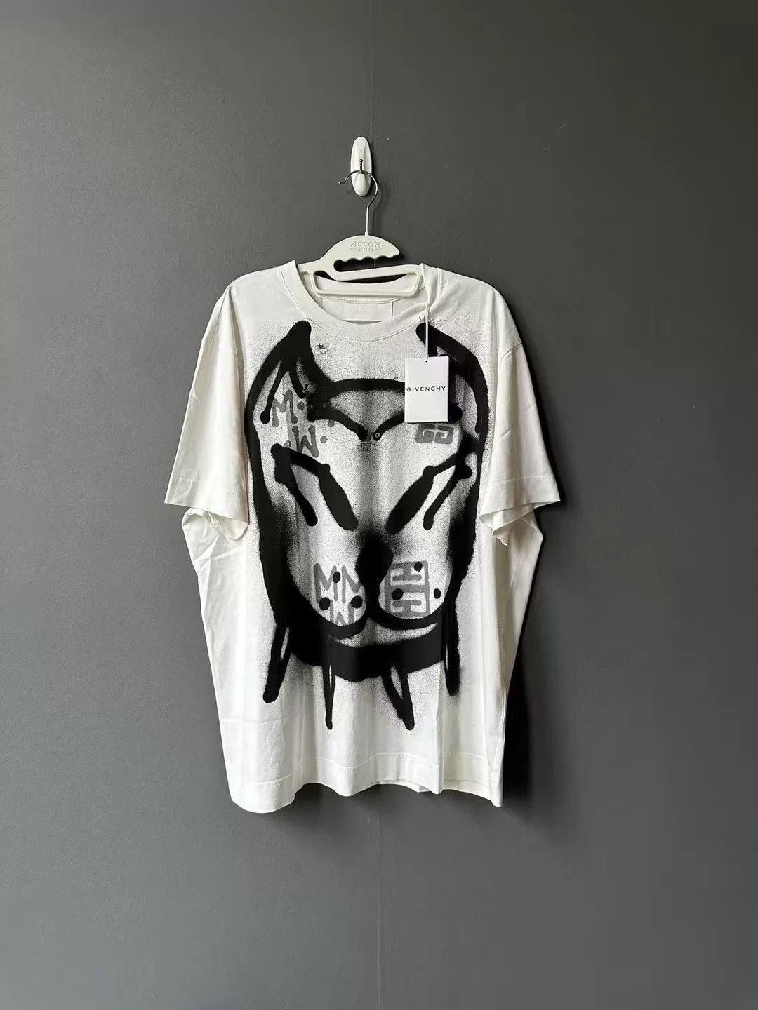 Givenchy givenchy chito white graffiti dog head shirt Size US S / EU 44-46 / 1 - 1 Thumbnail
