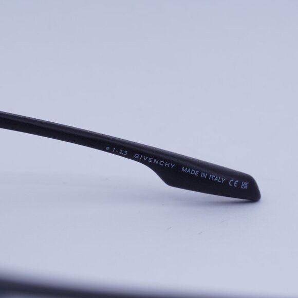 Givenchy Givenchy GV40049I 02C Sunglasses Matte Black Geometric Frame Size ONE SIZE - 5 Thumbnail