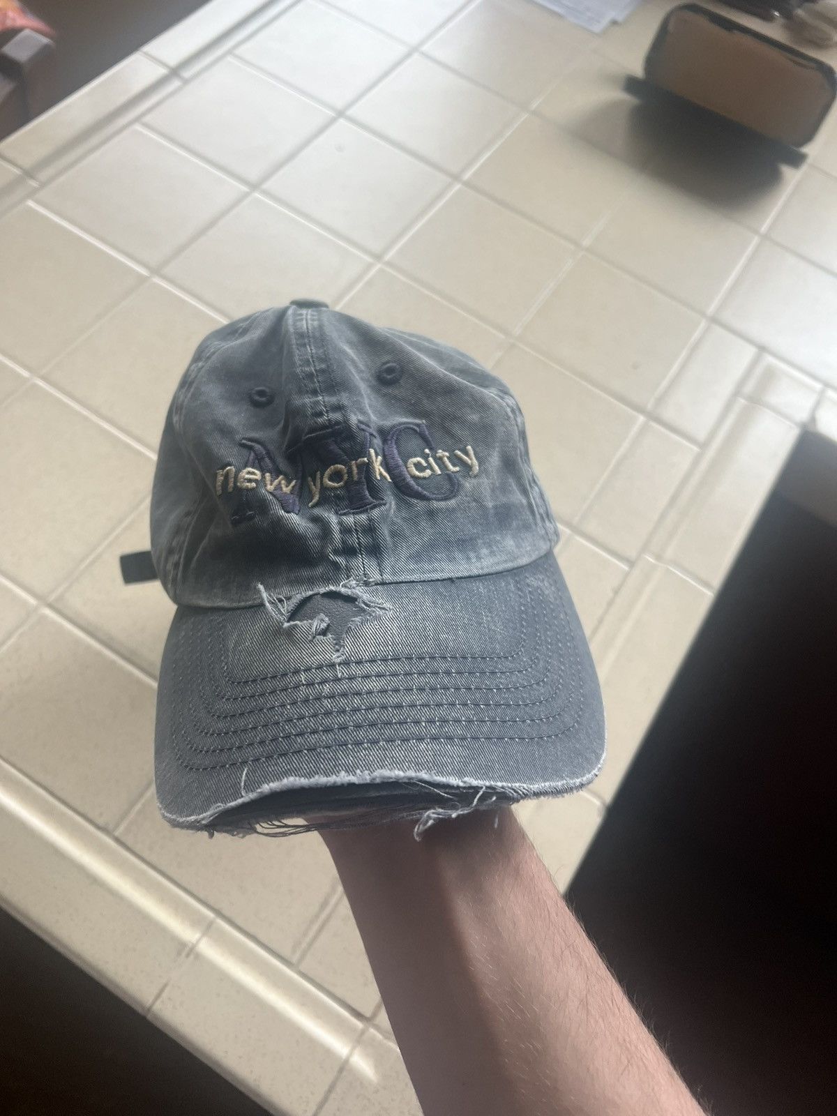 Vintage NYC HAT destroyed Size ONE SIZE - 1 Preview