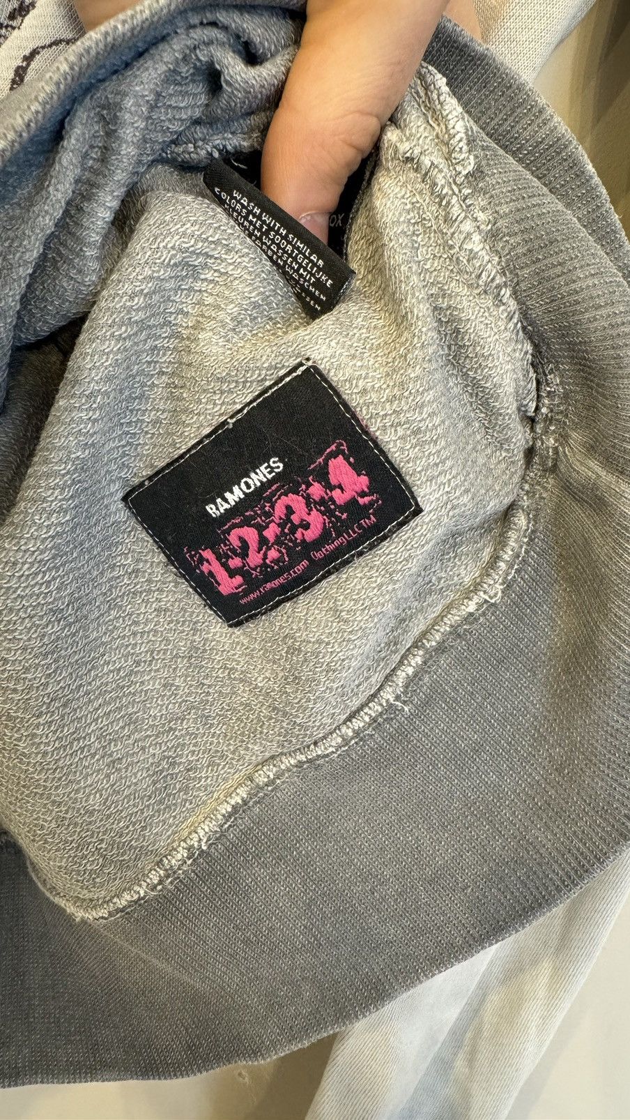 Band Tees × Vintage Ramones sweatshirt grey vintage 00s rock bands Size US M / EU 48-50 / 2 - 6 Thumbnail