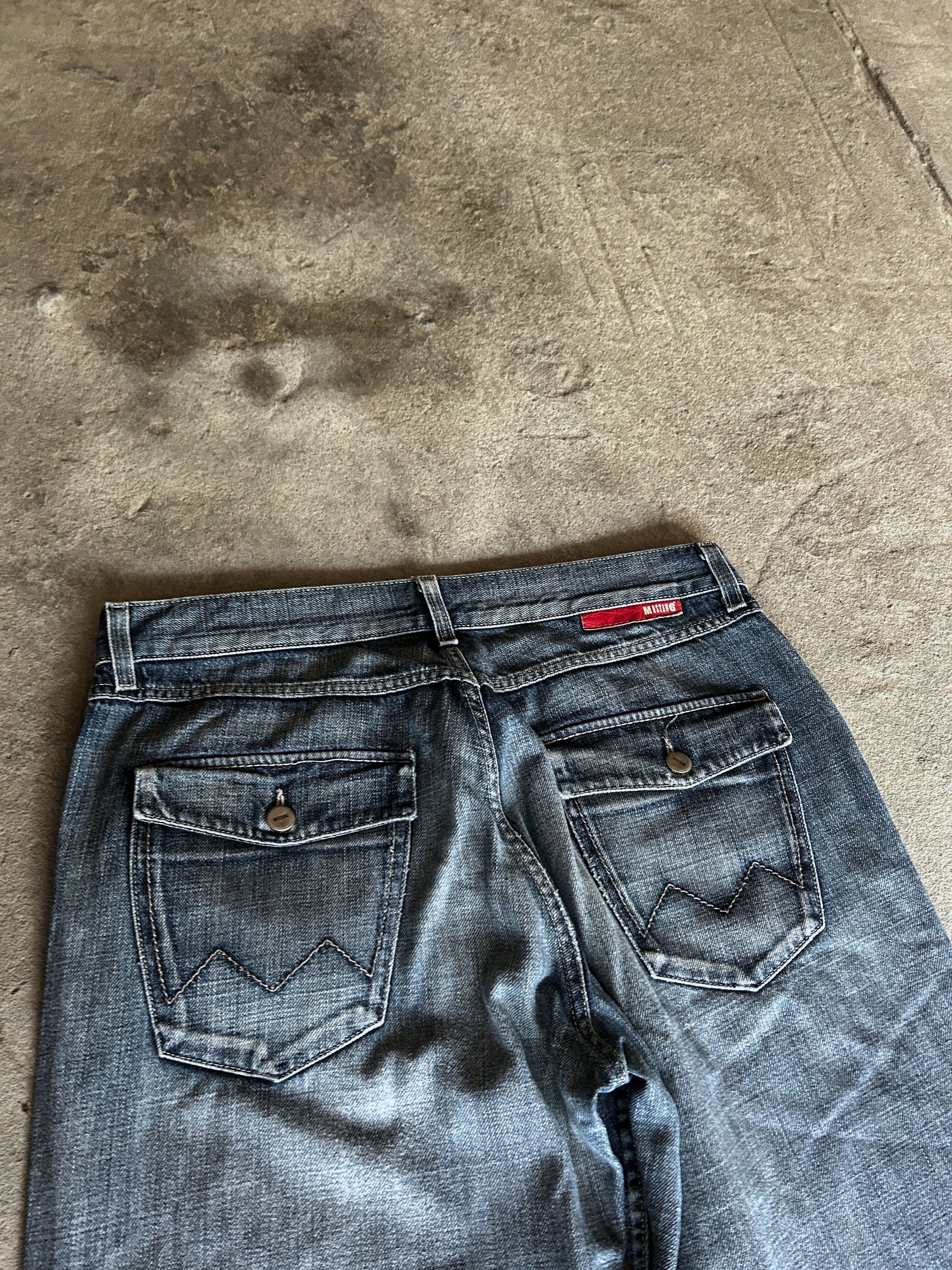 Vintage Vintage Dark Wash Baggy Denim Jeans Wide Leg Y2K Style Size US 32 / EU 48 - 7 Thumbnail
