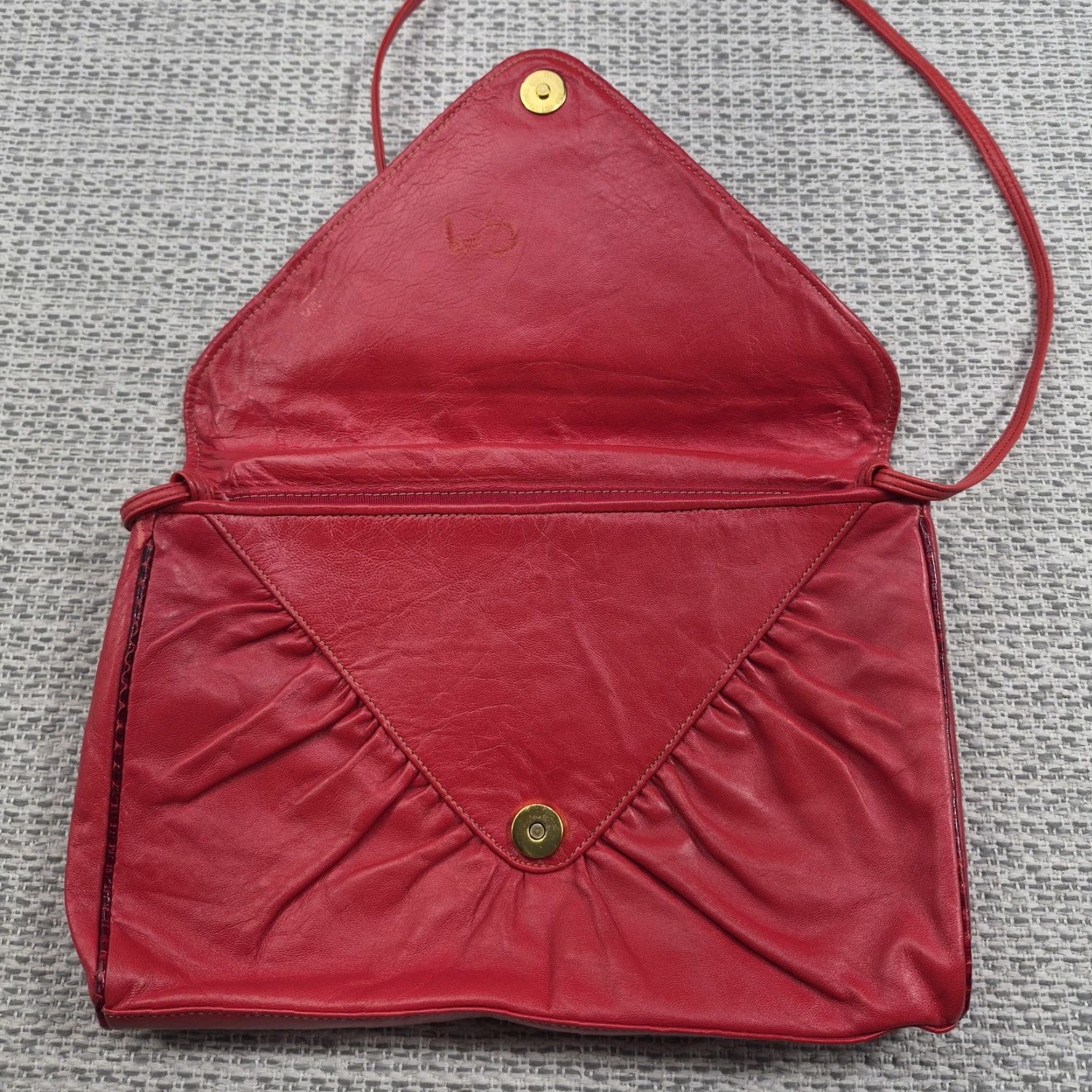 Vintage VINTAGE Meyers USA Womens Shoulder Bag Red SnakeSkin Leather Envelope Purse 80s Shoulder Bag Womens Medium Red Animal Print 90s Mens? Size ONE SIZE - 3 Thumbnail