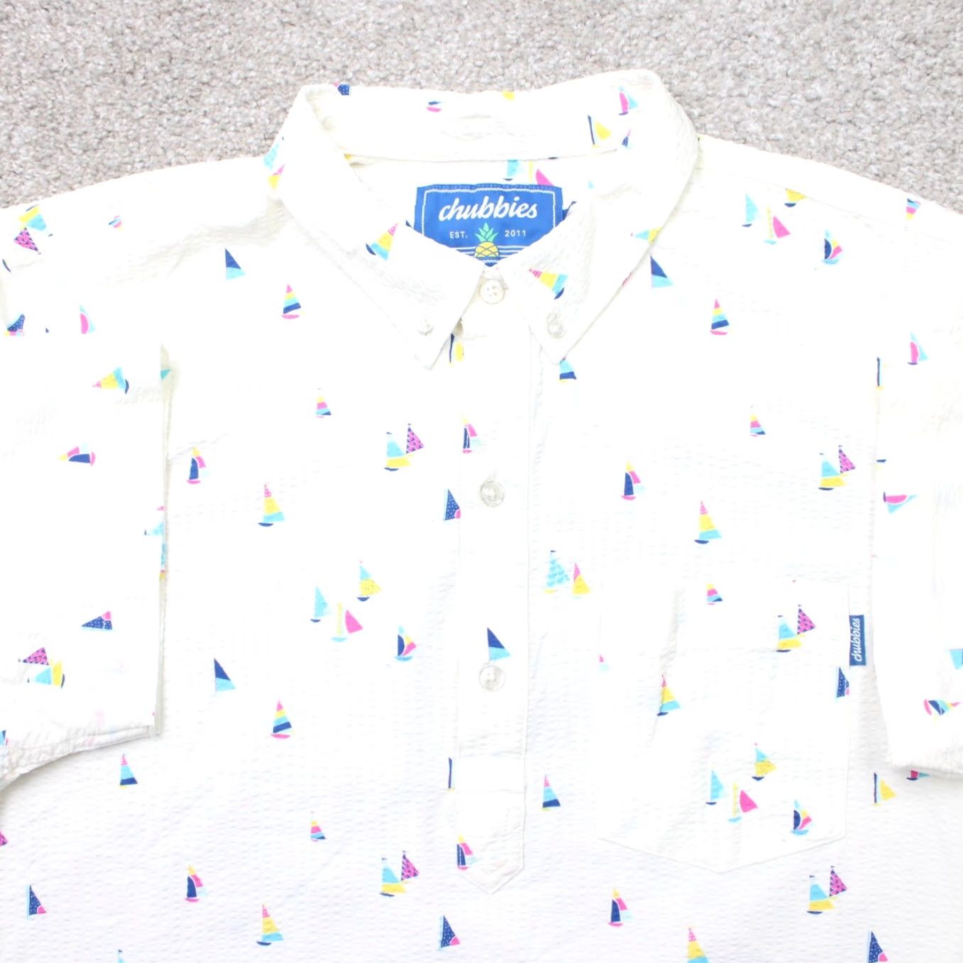 Chubbies Chubbies Shirt Mens XL White Sailboat AOP Seersucker Nylon Stretch Short Sleeve Shirt Velcro? No Size US XL / EU 56 / 4 - 2 Thumbnail