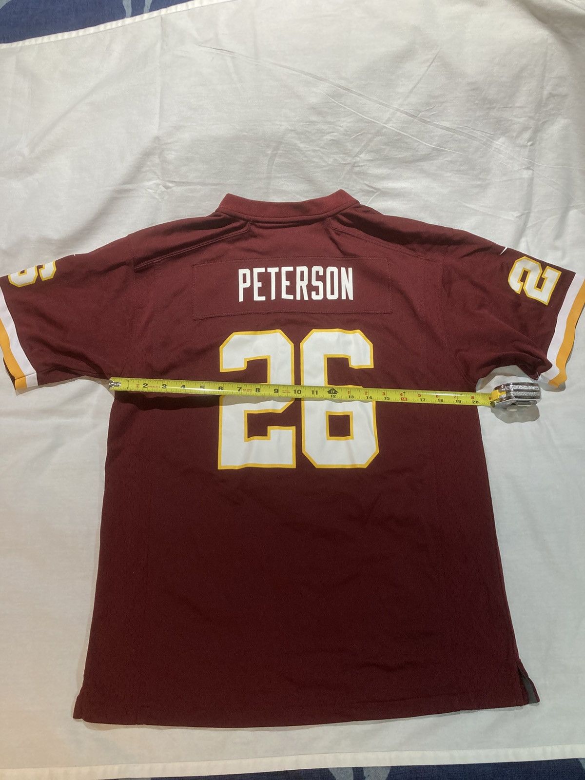 Nike Adrian Peterson Washington Redskins Jersey, size Youth XL Size US M / EU 48-50 / 2 - 7 Thumbnail
