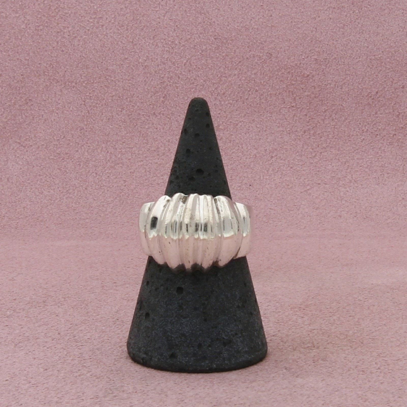 Mexicana mexico sterling silver vintage scalloped dome ring size 7 Size ONE SIZE - 1 Thumbnail