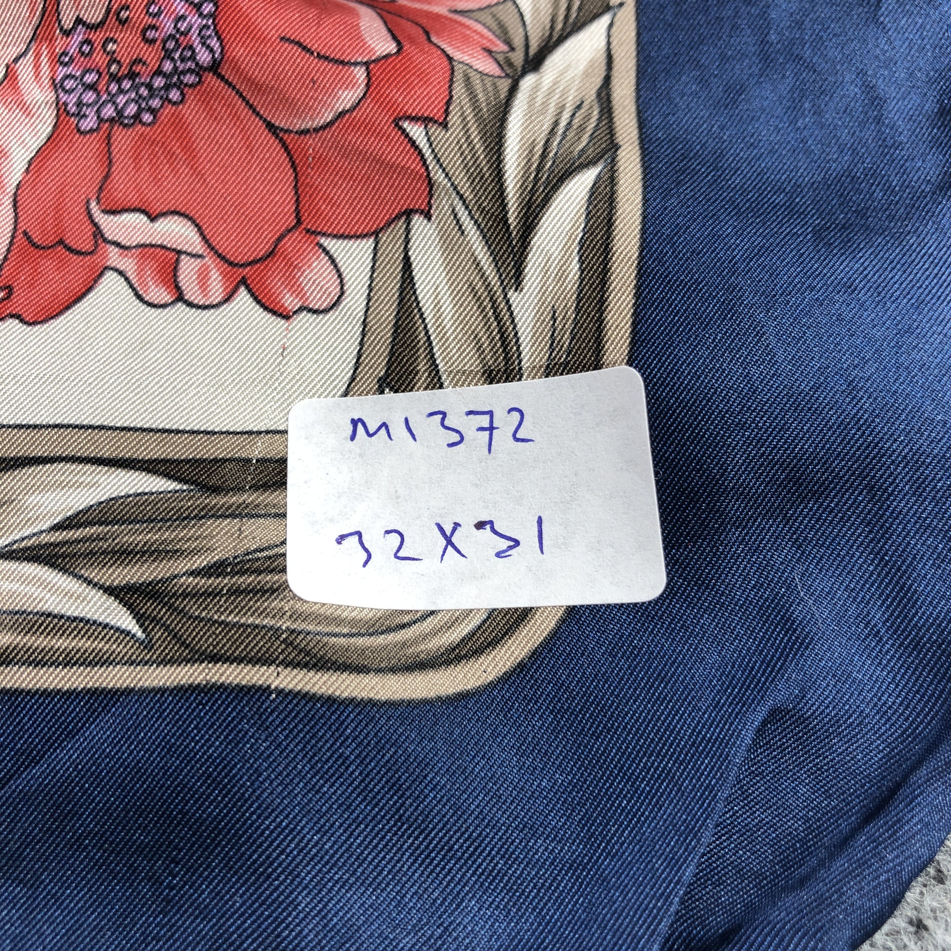 Japanese Brand Luxury Floral Silk Scarf M1372 Size ONE SIZE - 11 Thumbnail