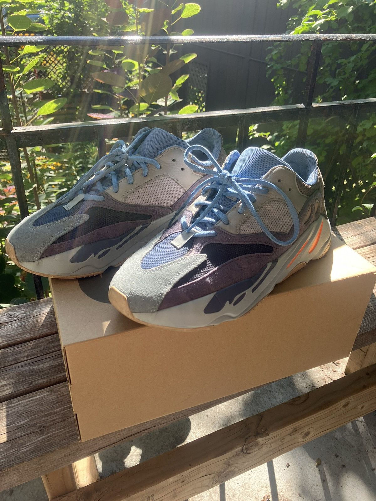 Yeezy boost 700 Carbon Blue