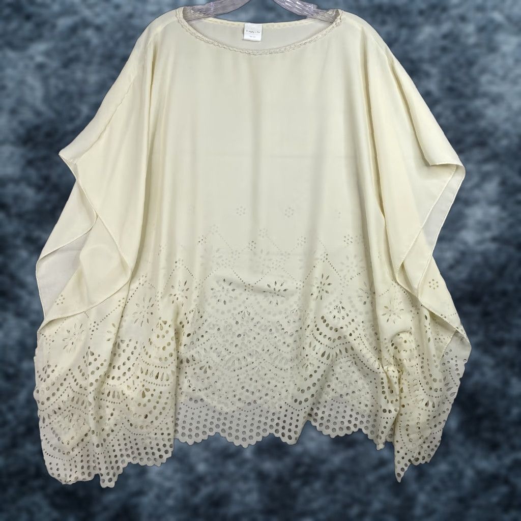 Vintage Do Everything in Love Womens Poncho Top OS Ivory Cut Out Detail Pullover Boho Size ONE SIZE - 1 Thumbnail