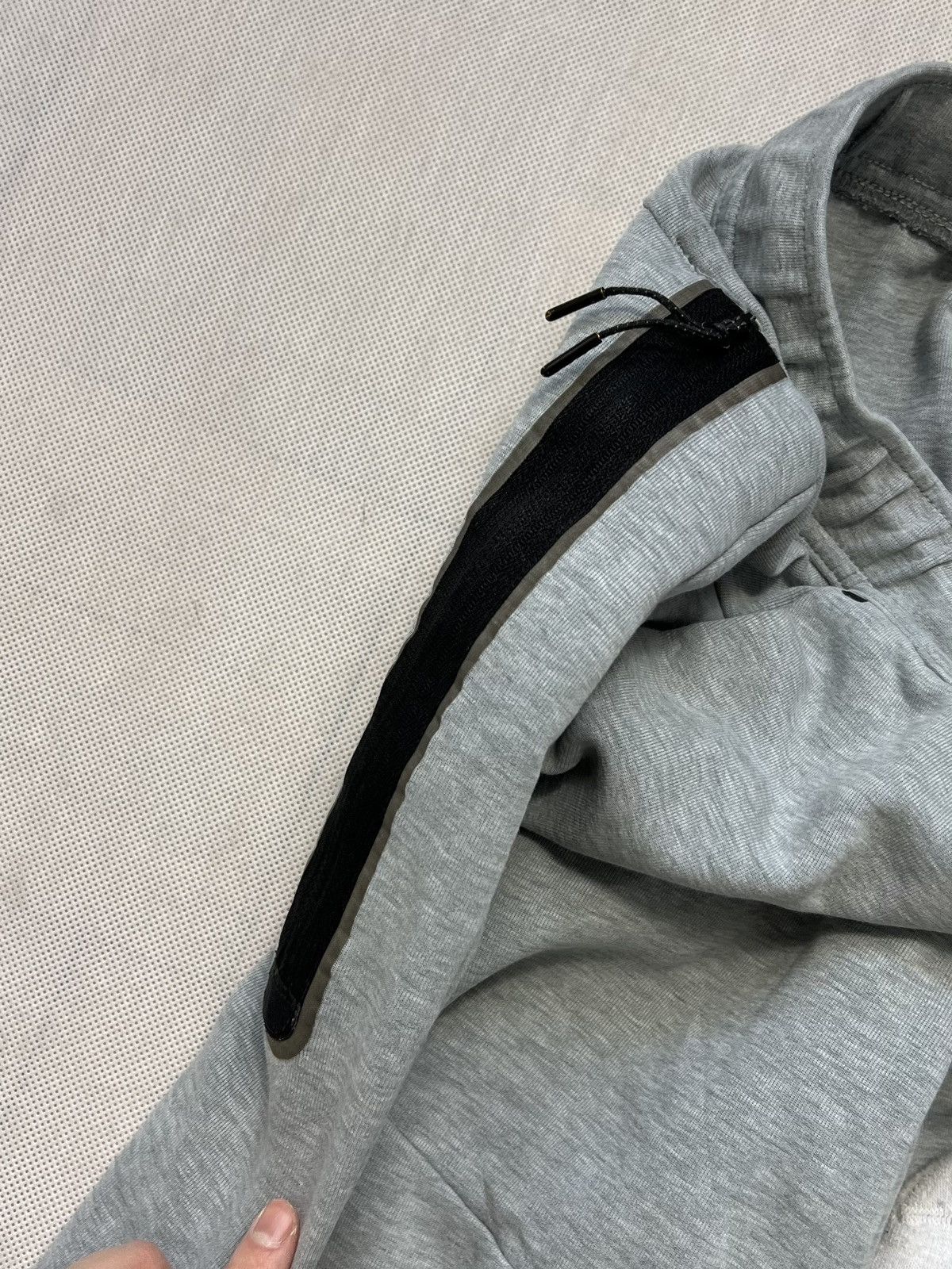 Nike Pants Nike Tech Fleece grey sweatpants Size US 32 / EU 48 - 5 Thumbnail
