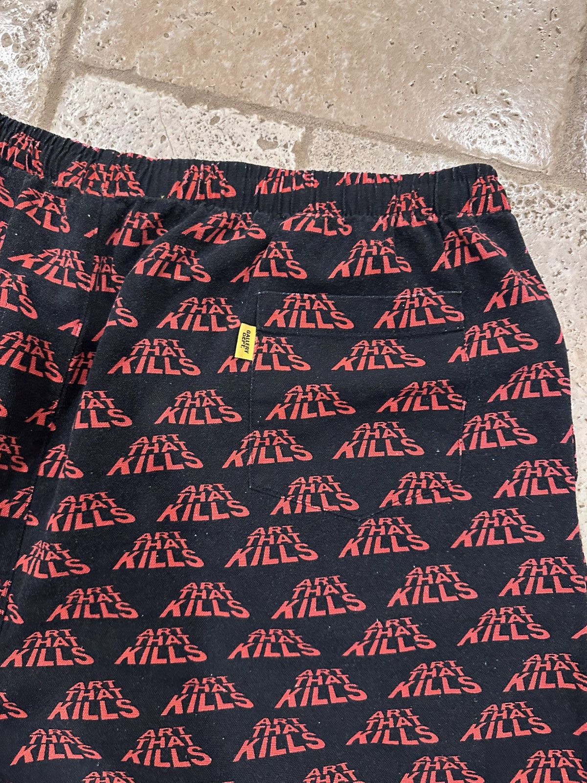 Gallery Dept. Gallery Dept Monogram Art That Kills ATK Black/Red Shorts Size US 36 / EU 52 - 6 Thumbnail