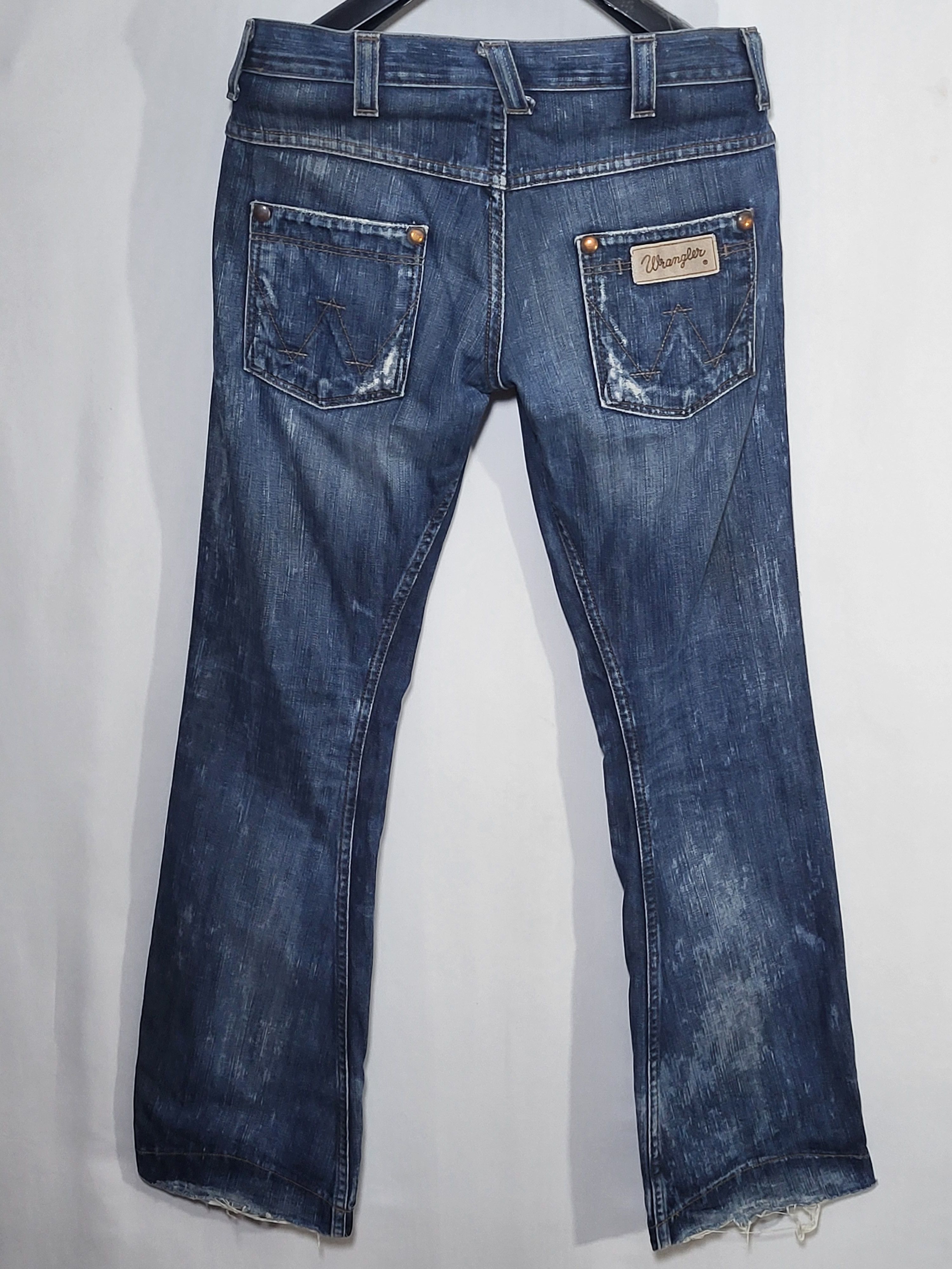 Wrangler Wrangler SHARKEY Vintage Blue Bootcut Jeans. Size US 29 - 1 Thumbnail
