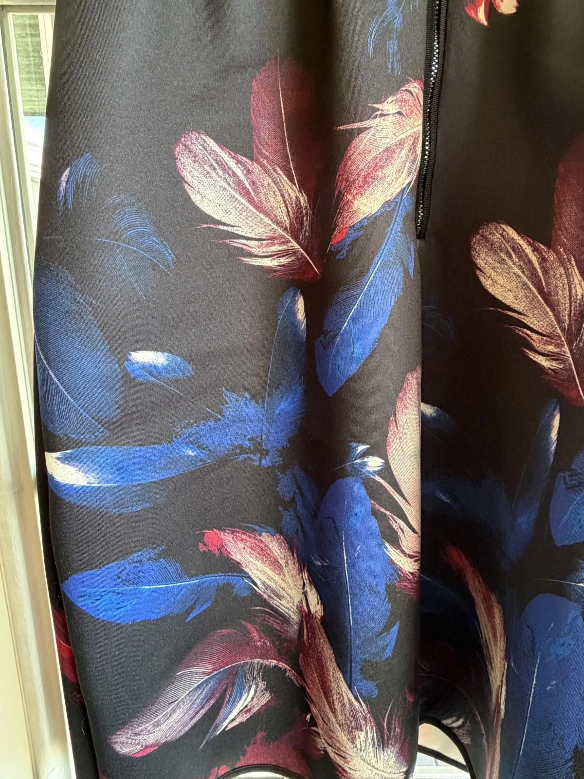 Other WHBM SCUBA Dress 6 Black Blue Red Feather Print Size M / US 6-8 / IT 42-44 - 10 Thumbnail