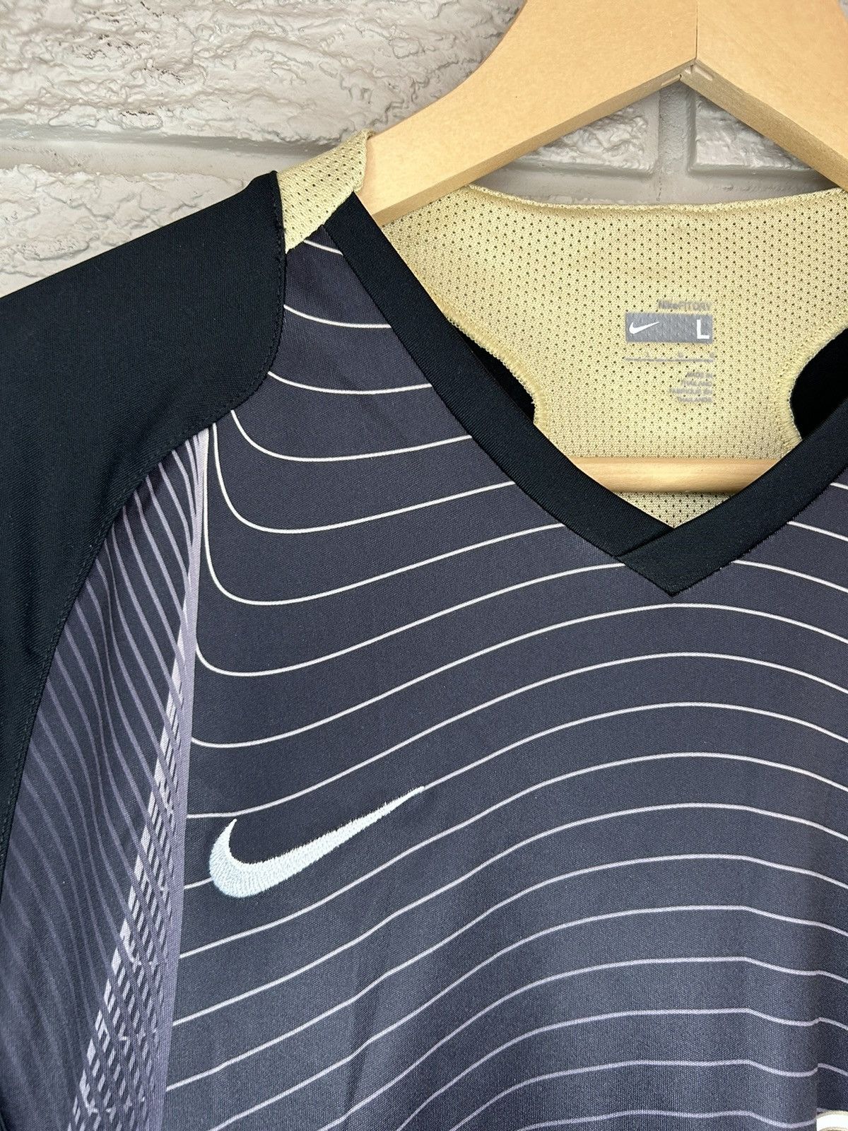 Nike Vintage Nike Manchester United 2006 Training Jersey Size US L / EU 52-54 / 3 - 5 Thumbnail