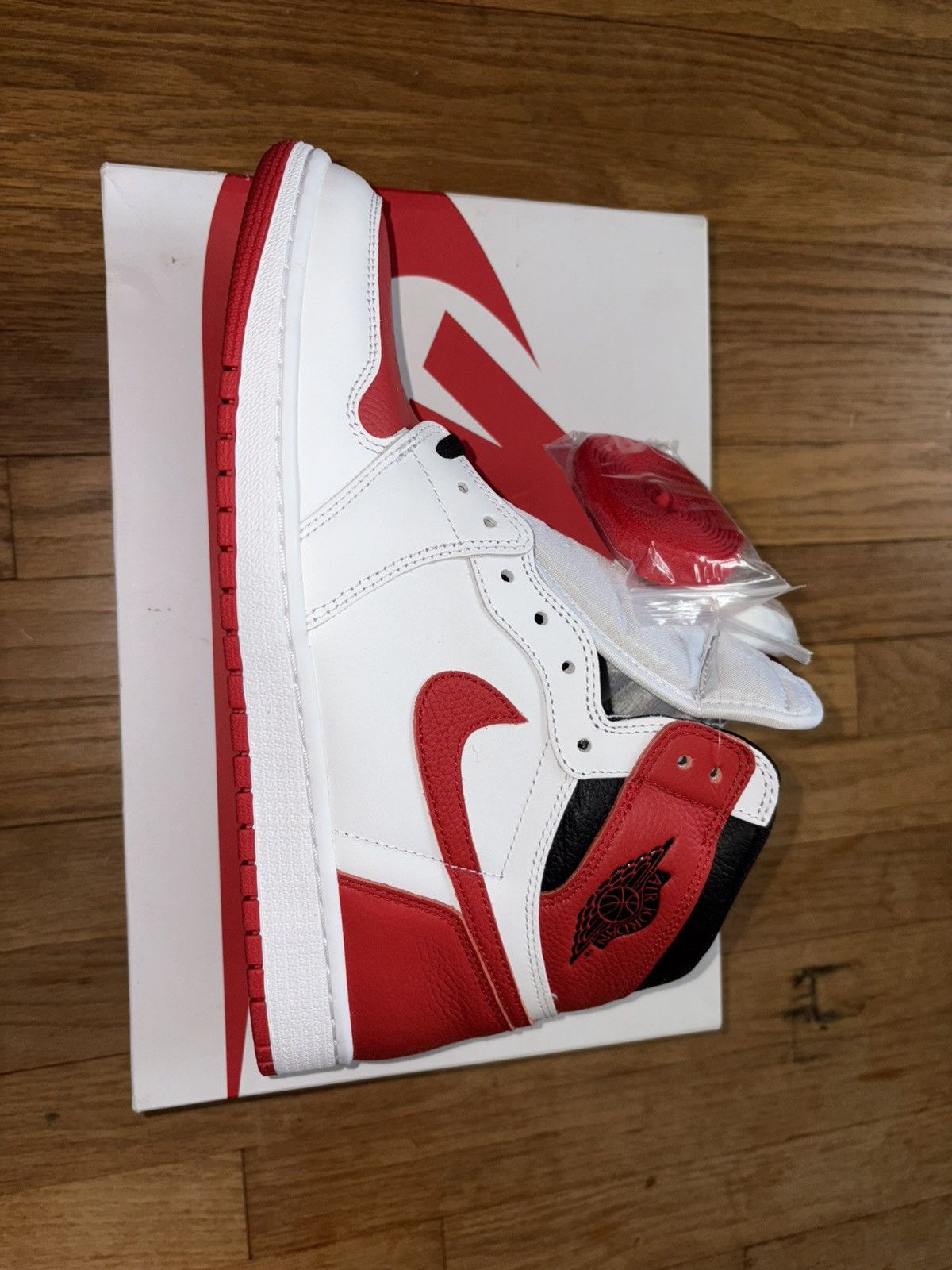 Jordan Brand × Nike Air Jordan 1 Retro High OG Heritage Size US 11.5 / EU 44-45 - 2 Thumbnail
