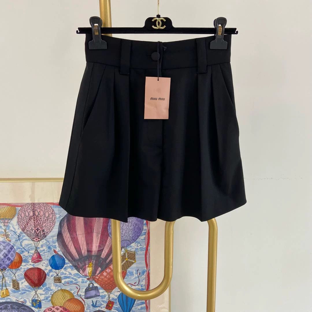 Miu Miu black miu miu shorts size 38 Size US 38 / EU 54 - 1 Thumbnail