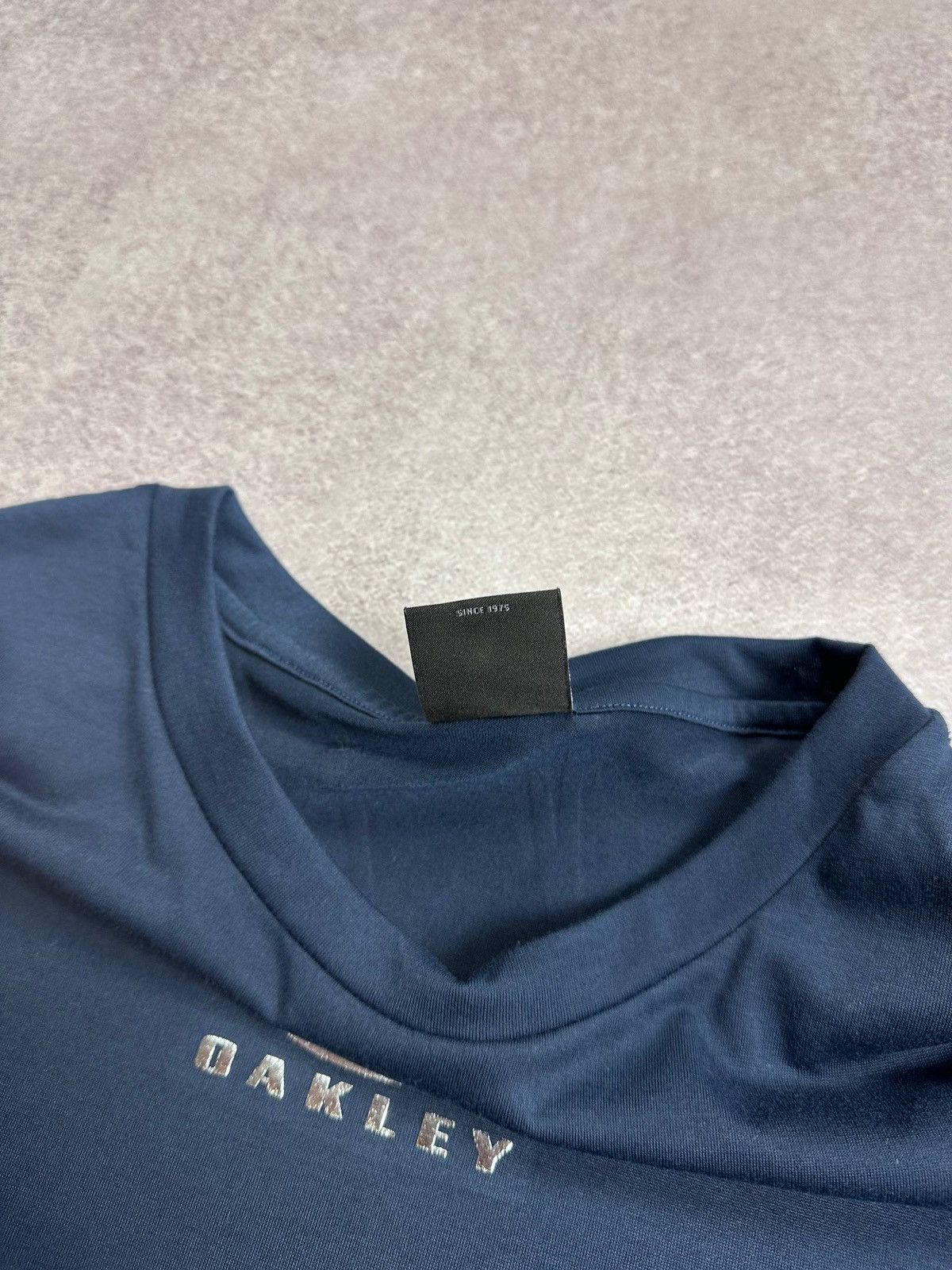 Oakley Vintage Oakley Software Y2K T-shirt XL Size US XL / EU 56 / 4 - 6 Thumbnail