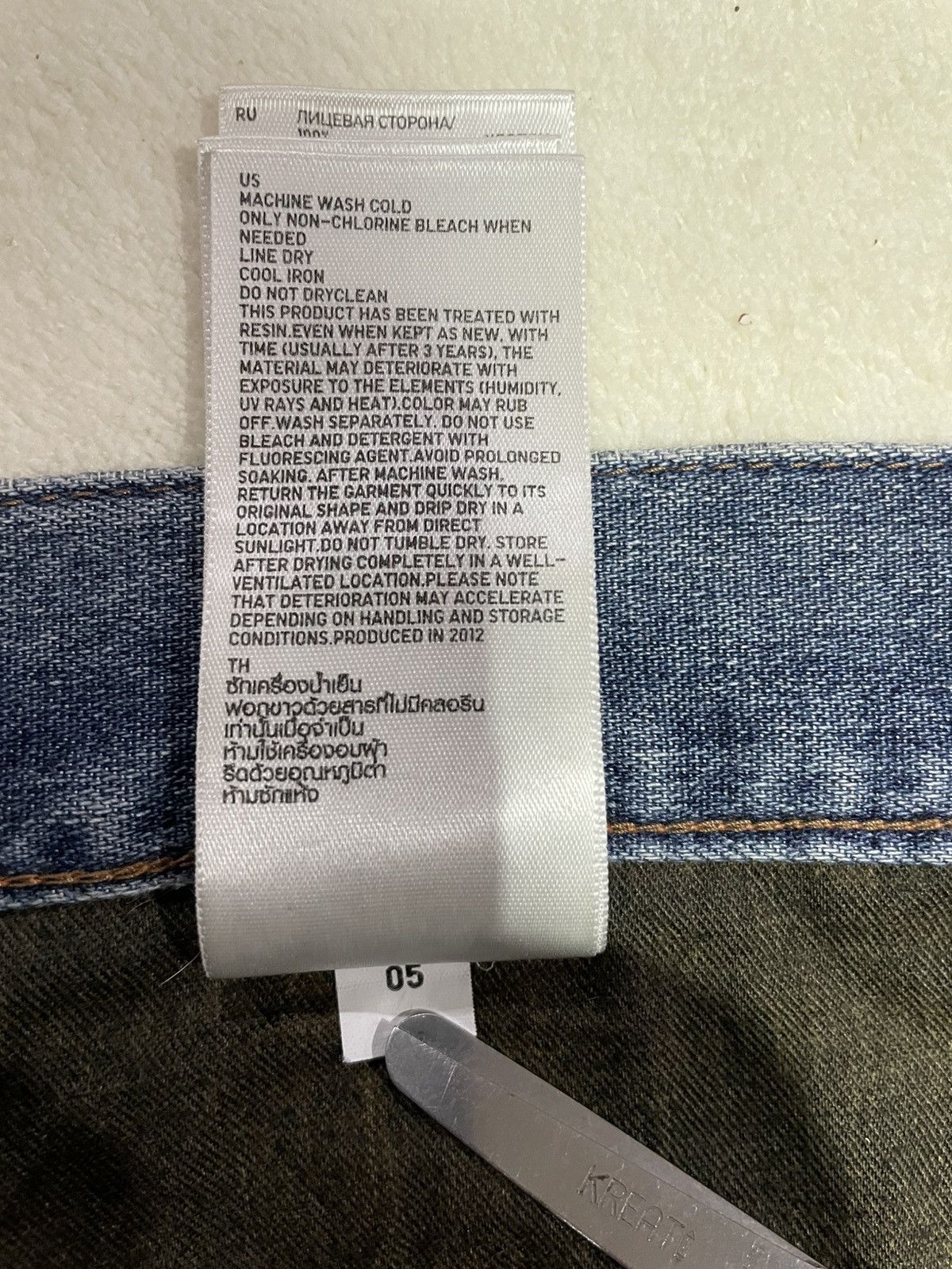 Uniqlo Vintage Japanese Brand Distress Faded Denim Jeans Size US 36 / EU 52 - 11 Thumbnail