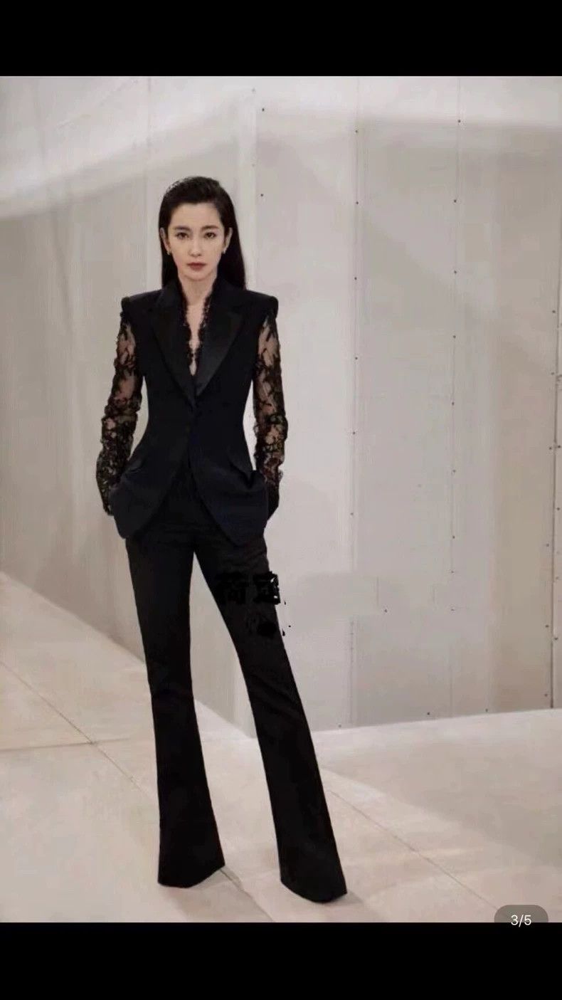 Alexander McQueen Elegant Black Blazer Suit for Spring 2021- DMC Size US L / EU 52-54 / 3 - 1 Thumbnail