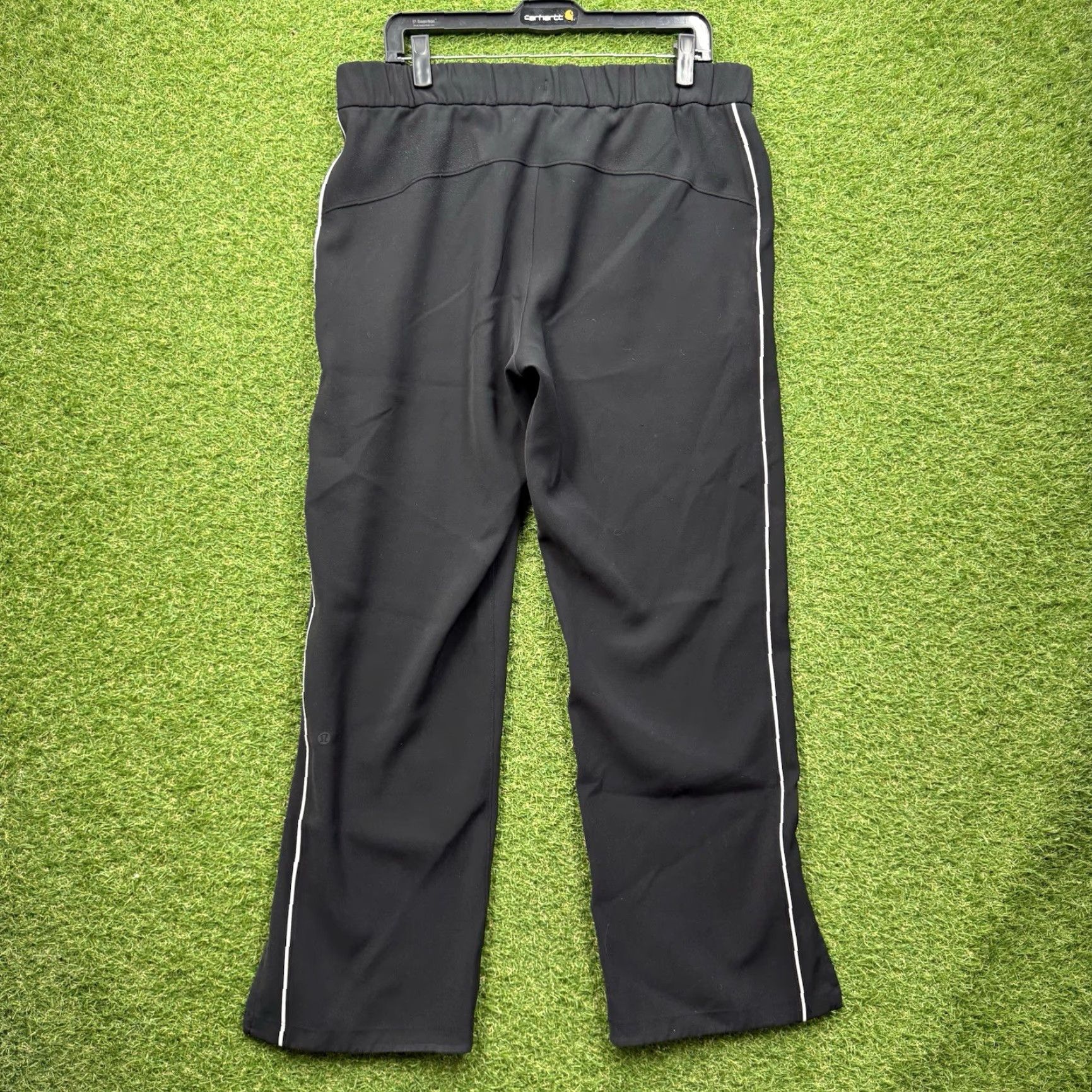 Lululemon Lululemon Track Pants Womens 12 Black On The Right Split Hem Relaxed Fit Gym Size 34" / US 12 / IT 48 - 2 Thumbnail