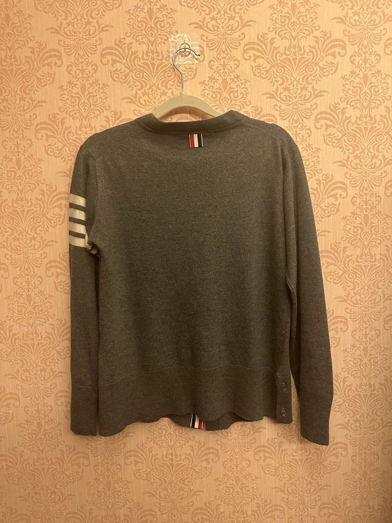 Thom Browne Thom Browne V-neck cashmere sweater Size US L / EU 52-54 / 3 - 2 Thumbnail