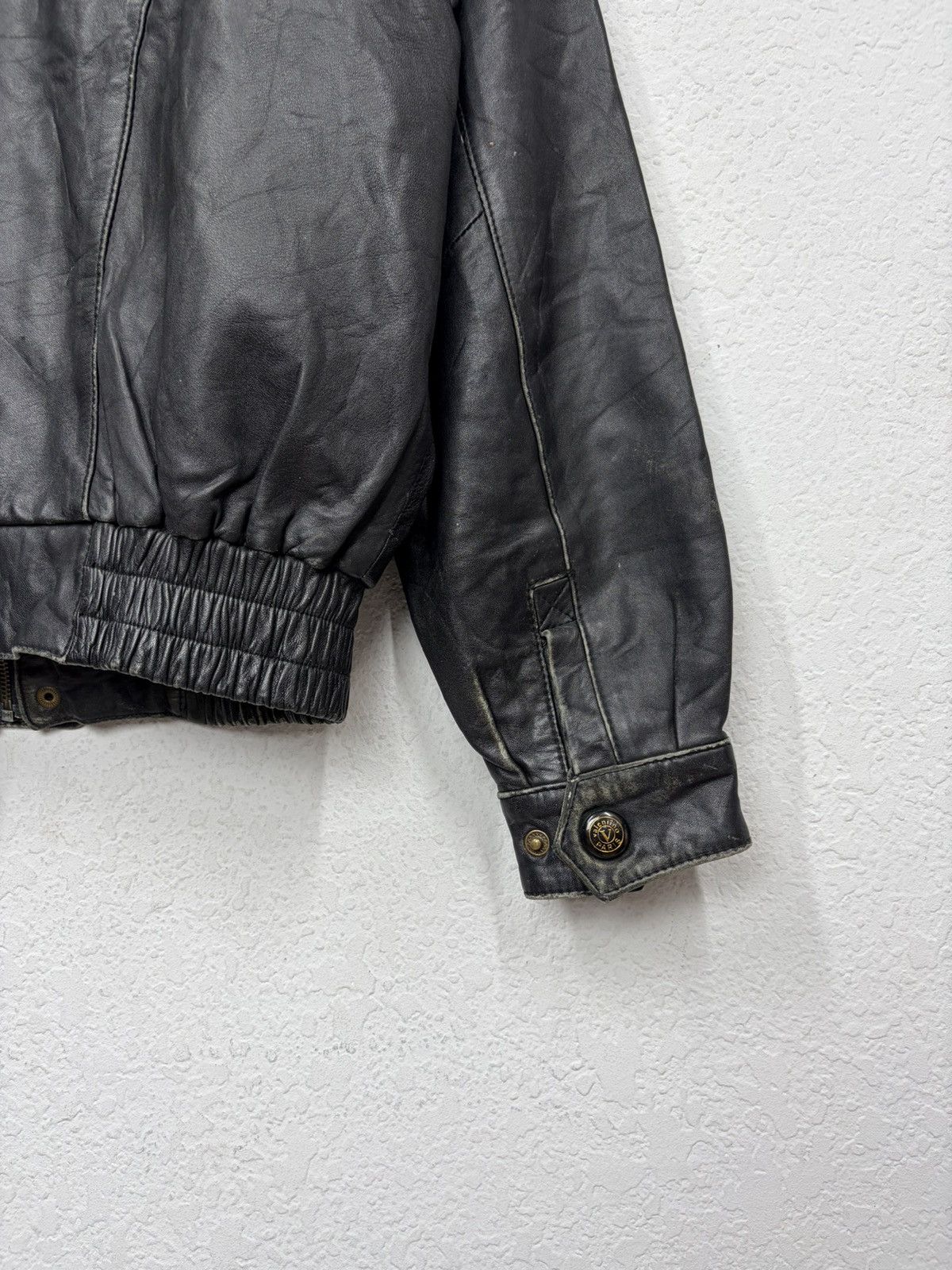 Valentino Vintage R.VALENTINO Black Leather Bomber Jacket Italy 90s Size US M / EU 48-50 / 2 - 12 Thumbnail