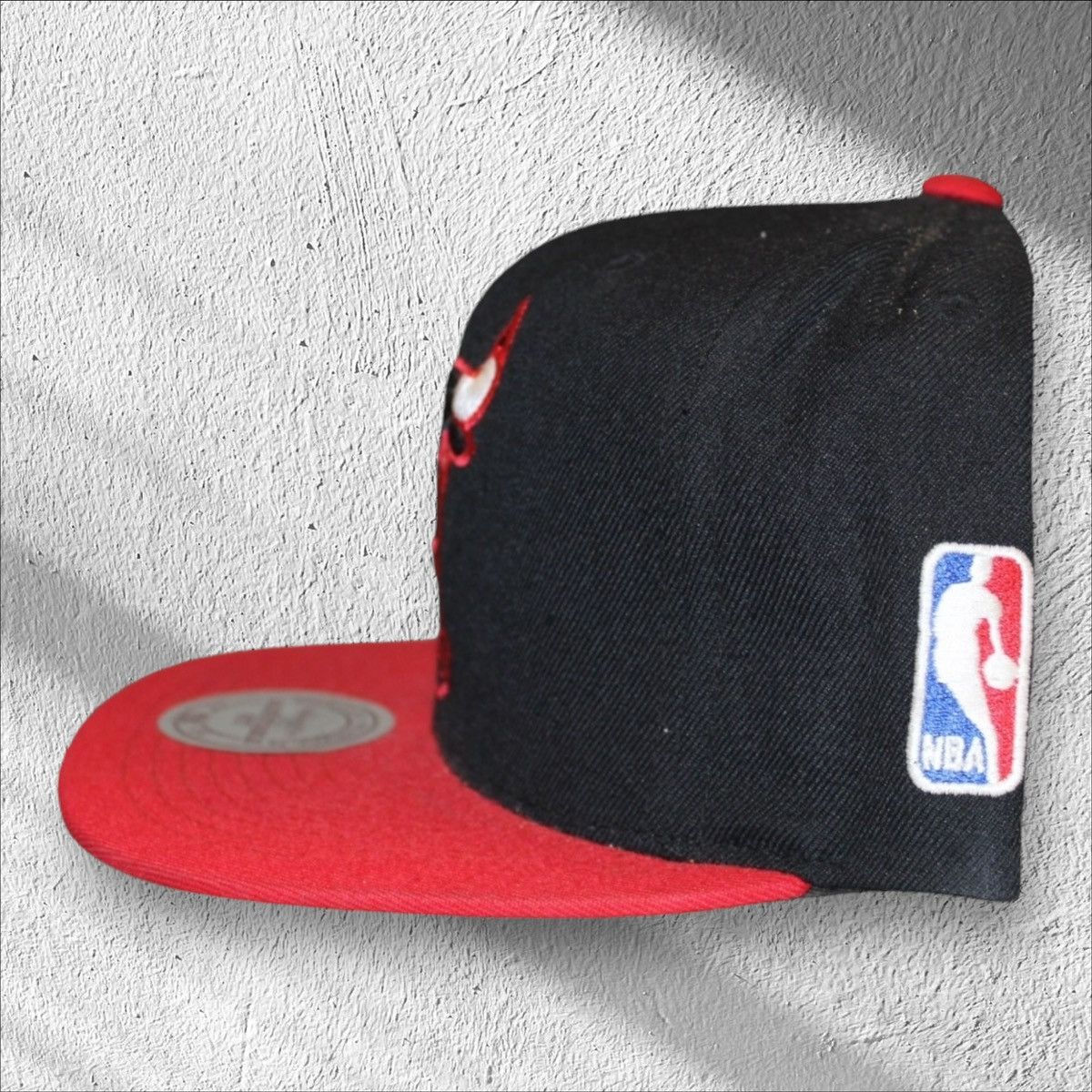 Mitchell & Ness Chicago Bulls 2-Tone Snapback Hat Mitchell & Ness Size ONE SIZE - 2 Thumbnail