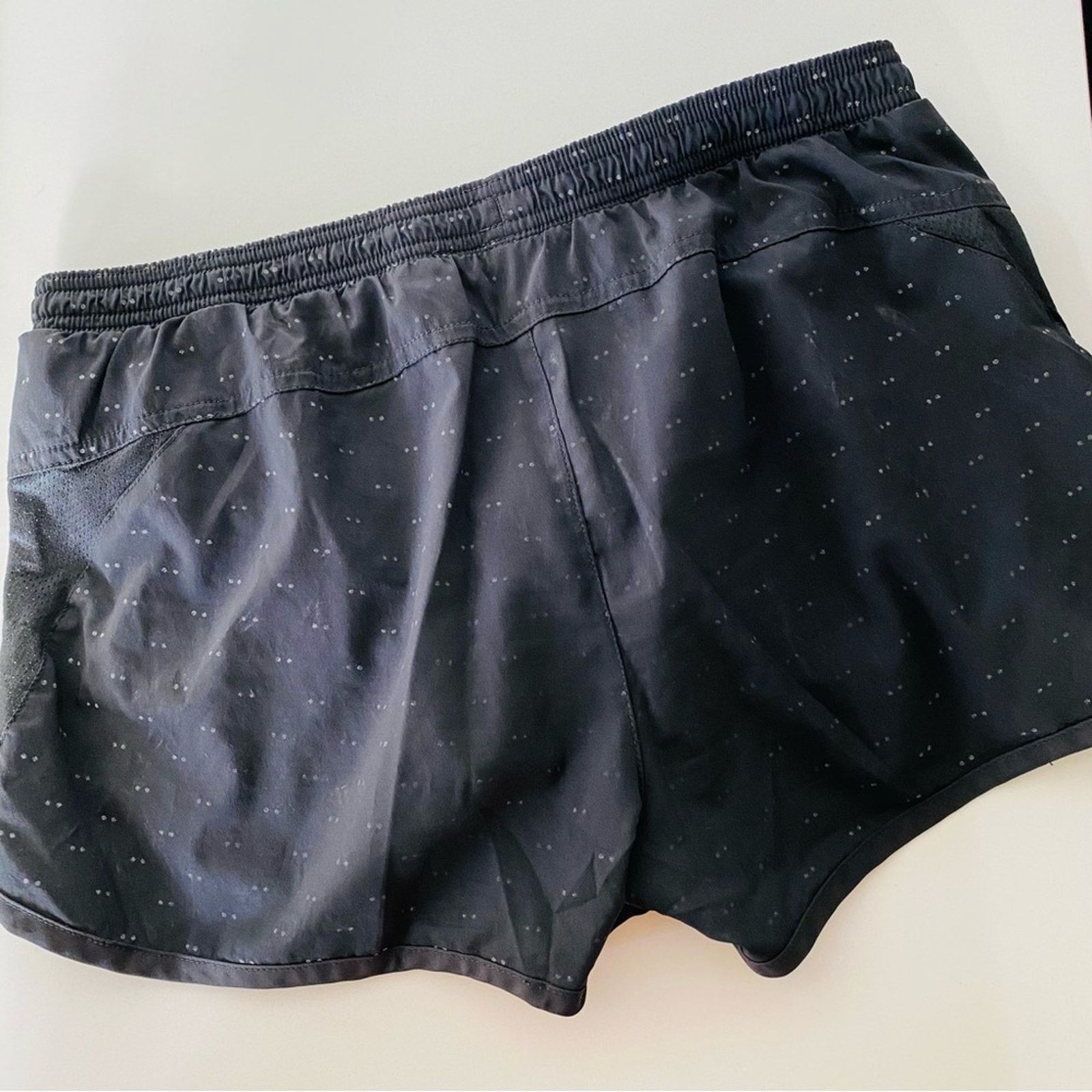 Old Navy OLD NAVY ACTIVE Black White Abstract Polka Dot Print Shorts Size 27" / US 4 / IT 40 - 7 Thumbnail
