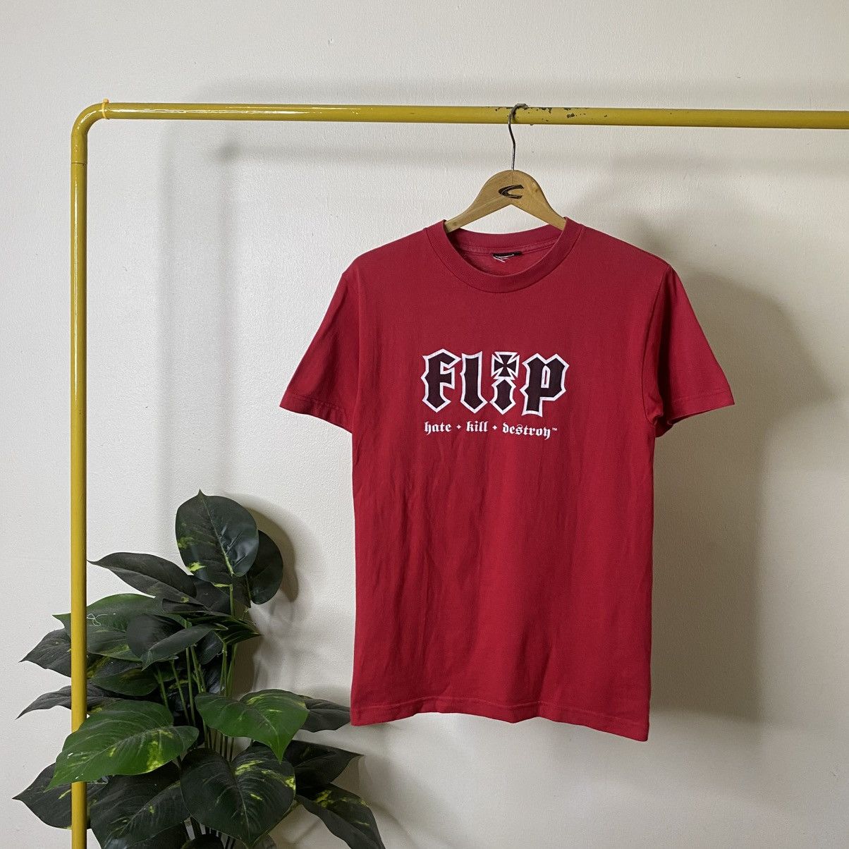 Flip Skateboards Vintage 1990s Flip Skateboards Skater T Shirt Size US S / EU 44-46 / 1 - 1 Thumbnail