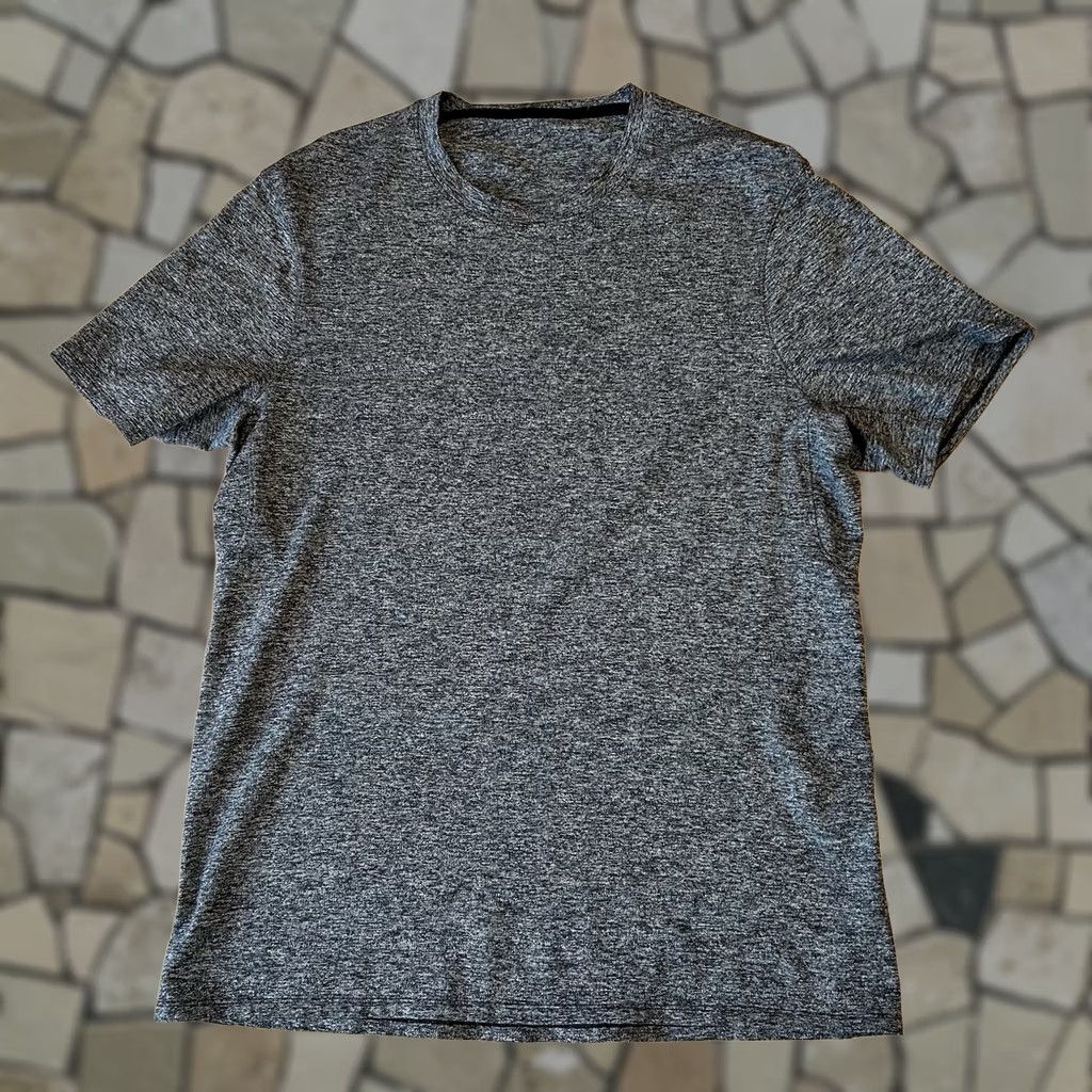 Lululemon Lululemon Metal Vent T-Shirt Shirt Short Sleeve Men's L Gray Crew Neck Athletic Athleticwear Size US L / EU 52-54 / 3 - 1 Thumbnail