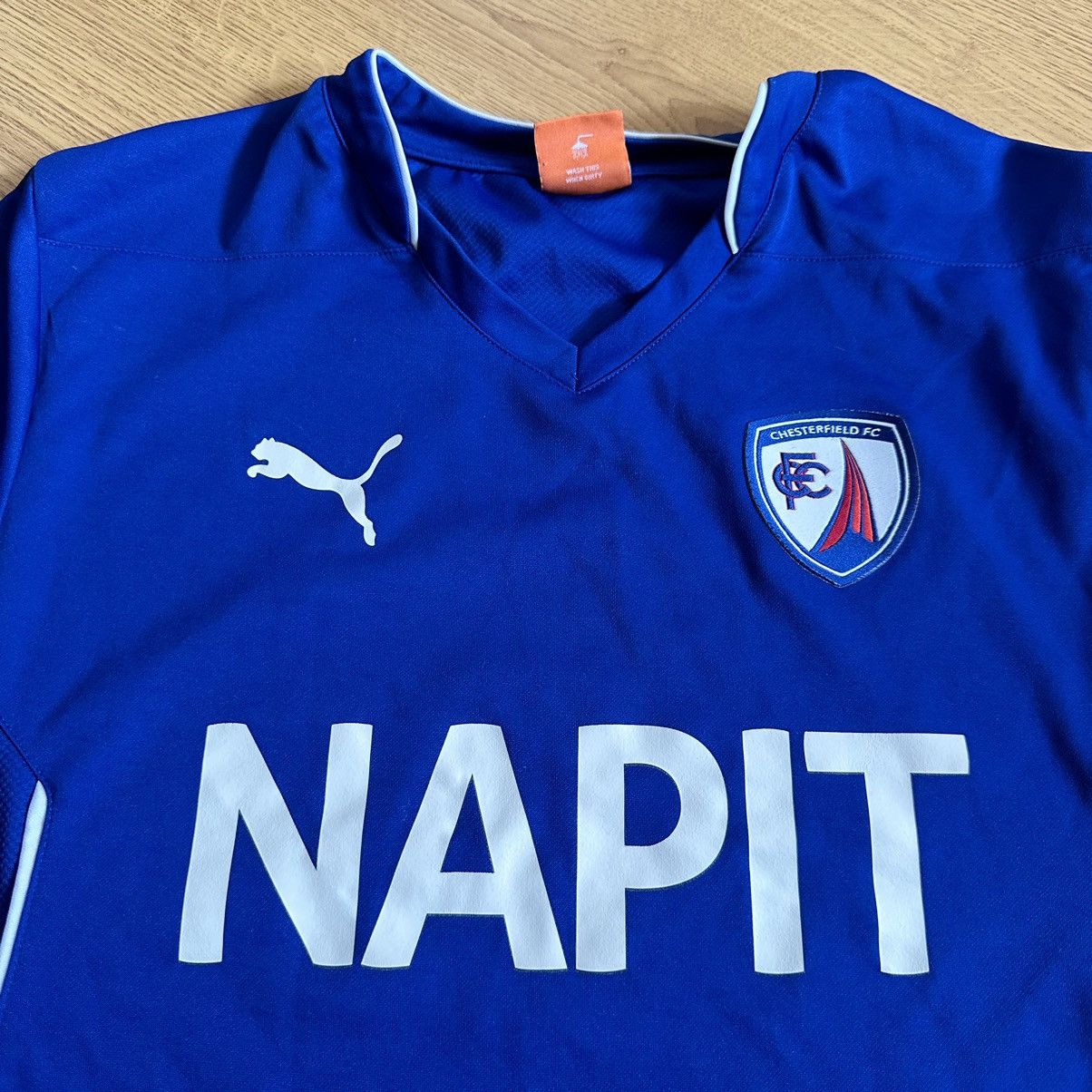 Puma × Vintage Puma Chesterfield 2014/2015 Home Soccer Jersey T-Shirt Size US M / EU 48-50 / 2 - 2 Thumbnail
