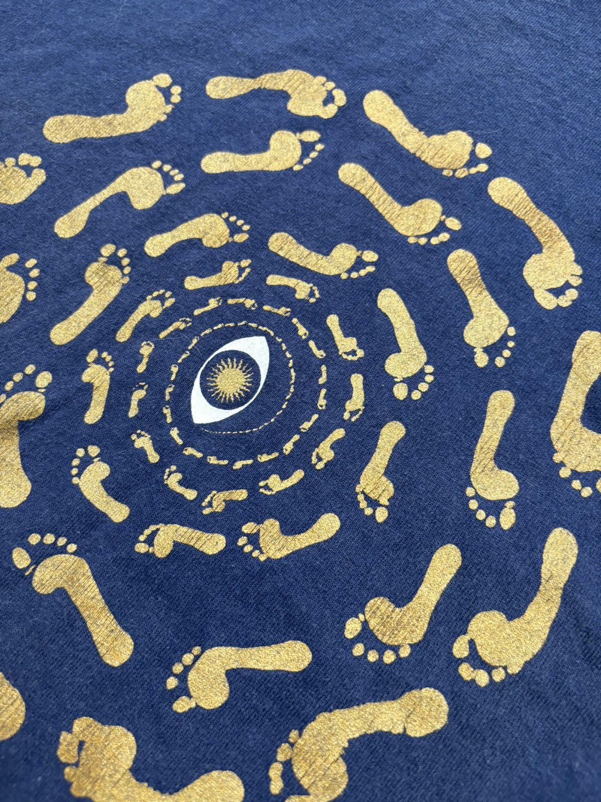 Arts & Science 90s Johannes Frischknecht Footsteps Eye Mandala Art Tee M Size US M / EU 48-50 / 2 - 6 Thumbnail