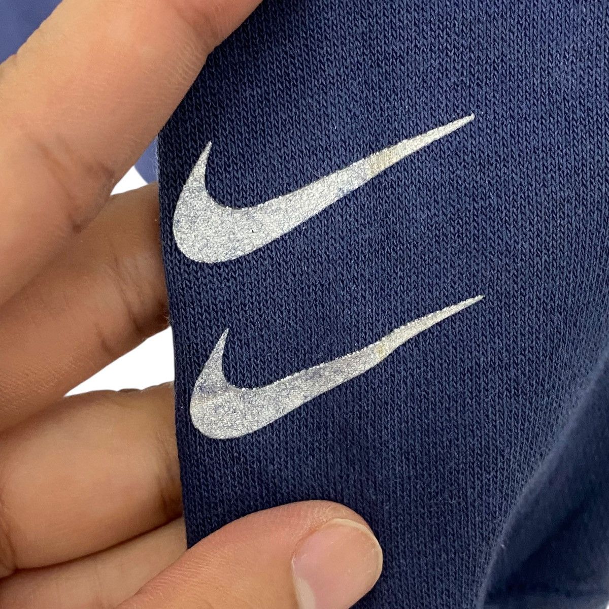 Vintage Vintage Nike Sweatshirt Small Logo Navy Blue Pullover Size L Size US L / EU 52-54 / 3 - 5 Thumbnail
