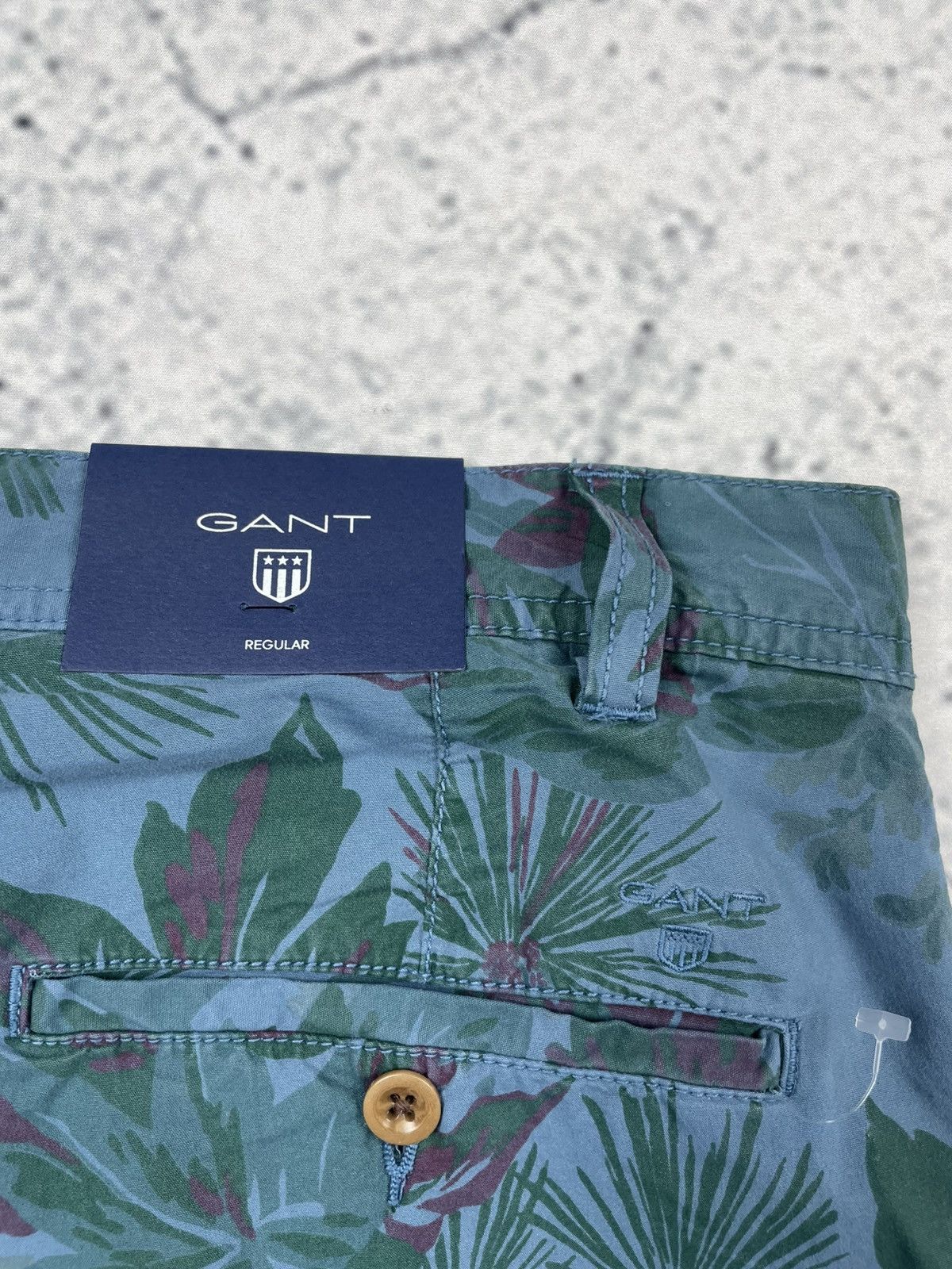 Gant (Men’s) GANT W31 – Flower Cargo Shorts, Regular Fit Summer Size US 31 - 7 Thumbnail