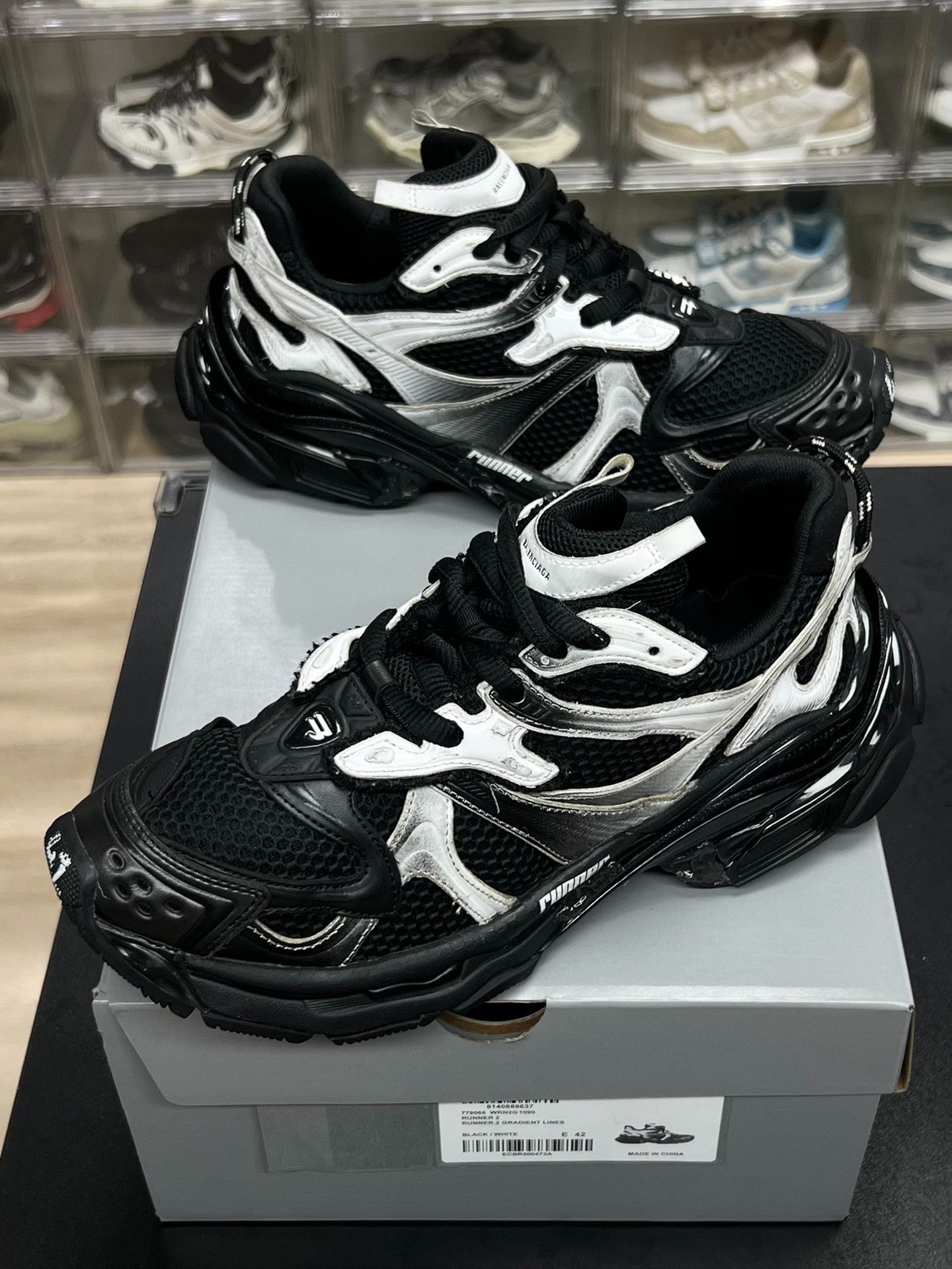 Balenciaga Balenciaga Running Black Lowtop Sneakers 9 Men Size US 9 / EU 42 - 1 Thumbnail