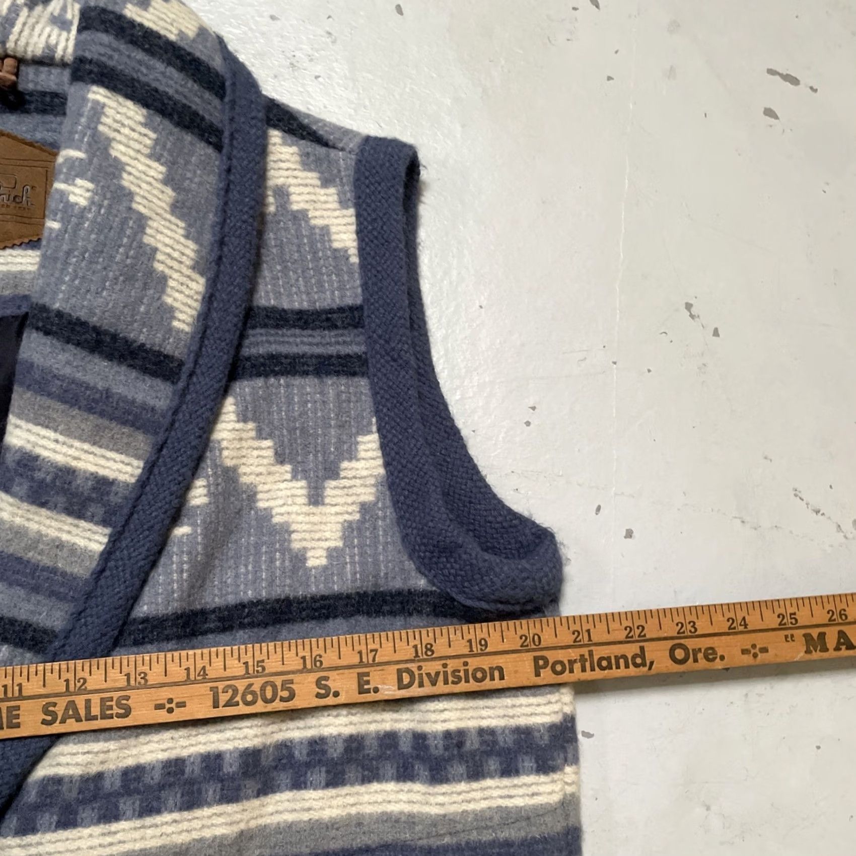 Vintage VINTAGE Woolrich Wool Vest Women’s S Southwestern Aztec Print Shawl Made USA EUC Size S / US 4 / IT 40 - 3 Thumbnail