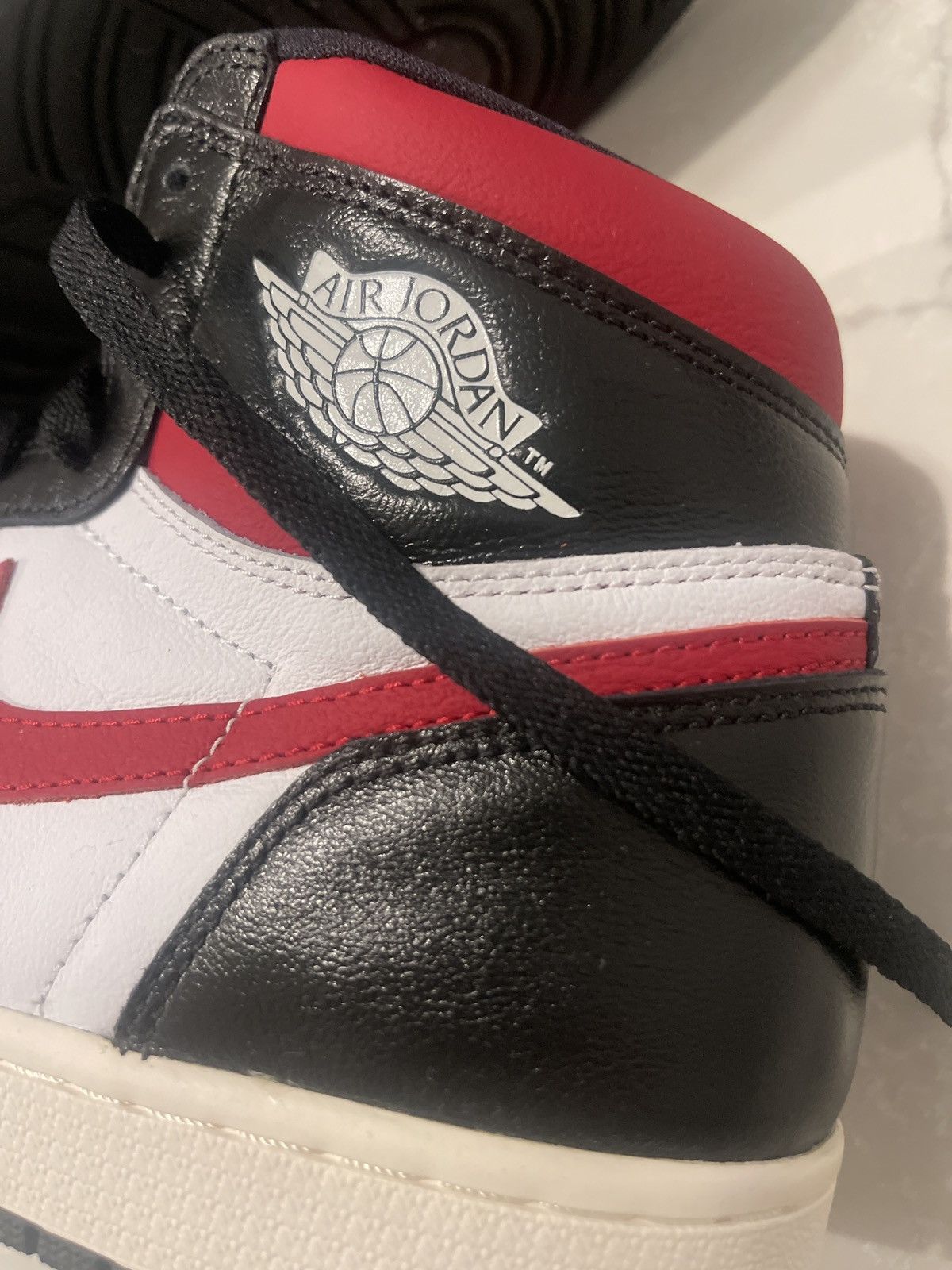 Jordan Brand Jordan 1 Retro Black toe 2016 Size US 10 / EU 43 - 3 Thumbnail