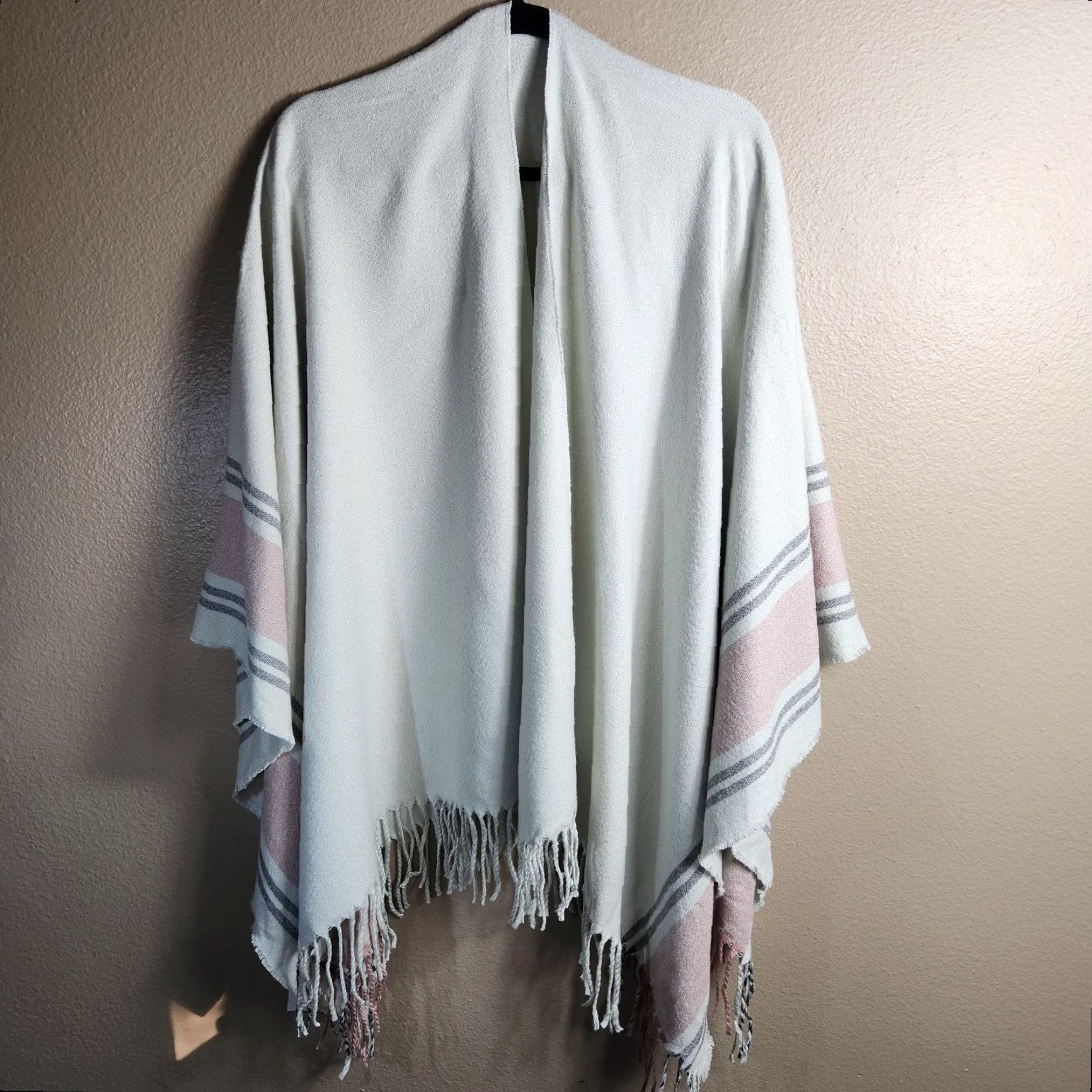 Vintage VINTAGE Causebox Siizu Womens |OS| Cream/Pink/Gray Fringed Trim Poncho Wrap NWT Size ONE SIZE - 4 Thumbnail