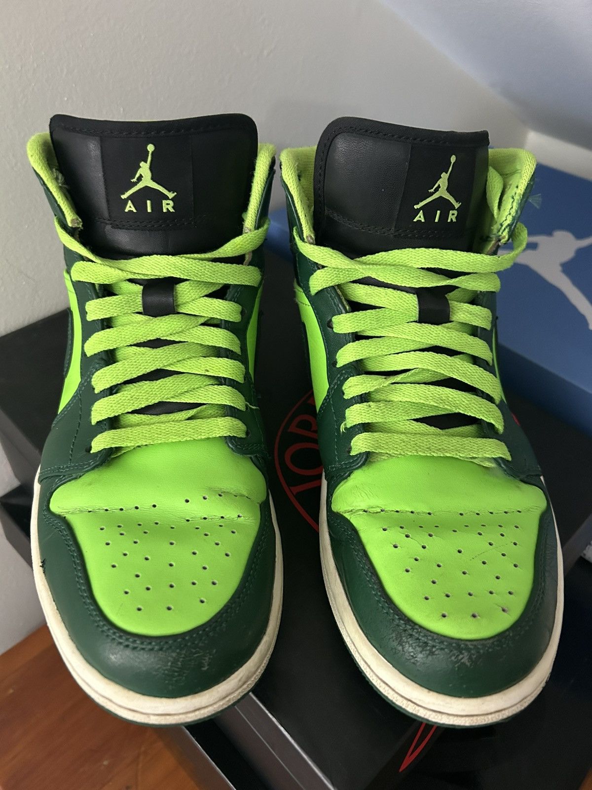 Jordan Brand Air Jordan Retro 1s Size US 9 / EU 42 - 3 Thumbnail