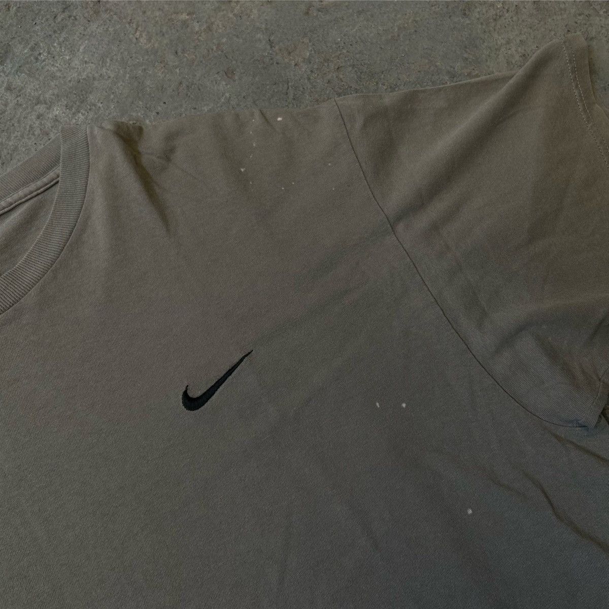 Jordan Brand × Nike × Vintage 1998 Nike Logo Vintage Grey T-Shirt Size US L / EU 52-54 / 3 - 3 Thumbnail